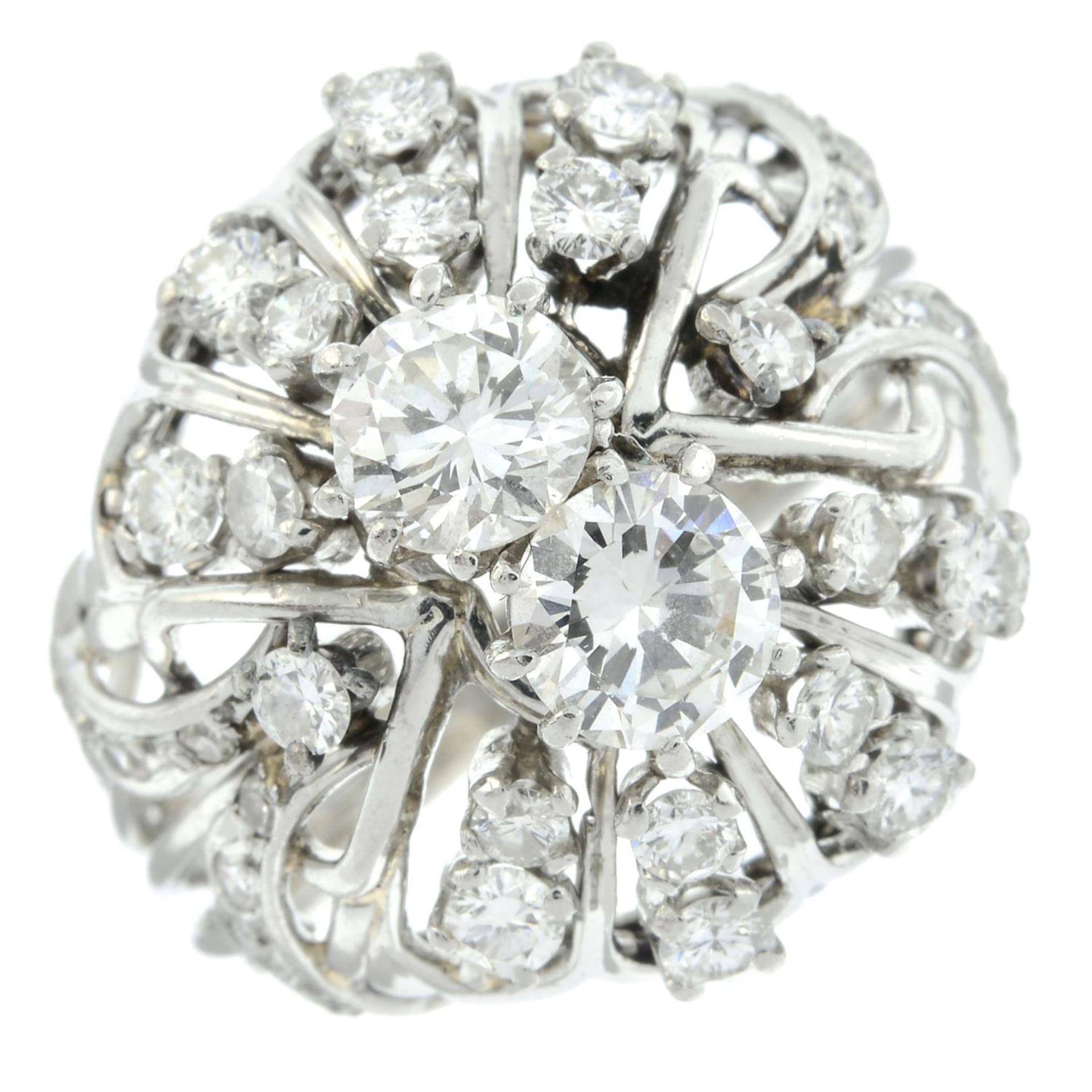 A mid 20th century platinum brilliant and single-cut diamond dress ring. - Bild 2 aus 7