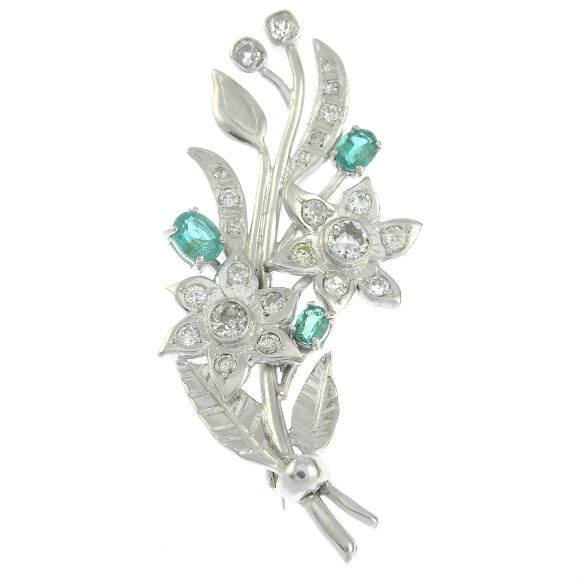 An 18ct gold diamond and emerald floral brooch. - Bild 2 aus 4