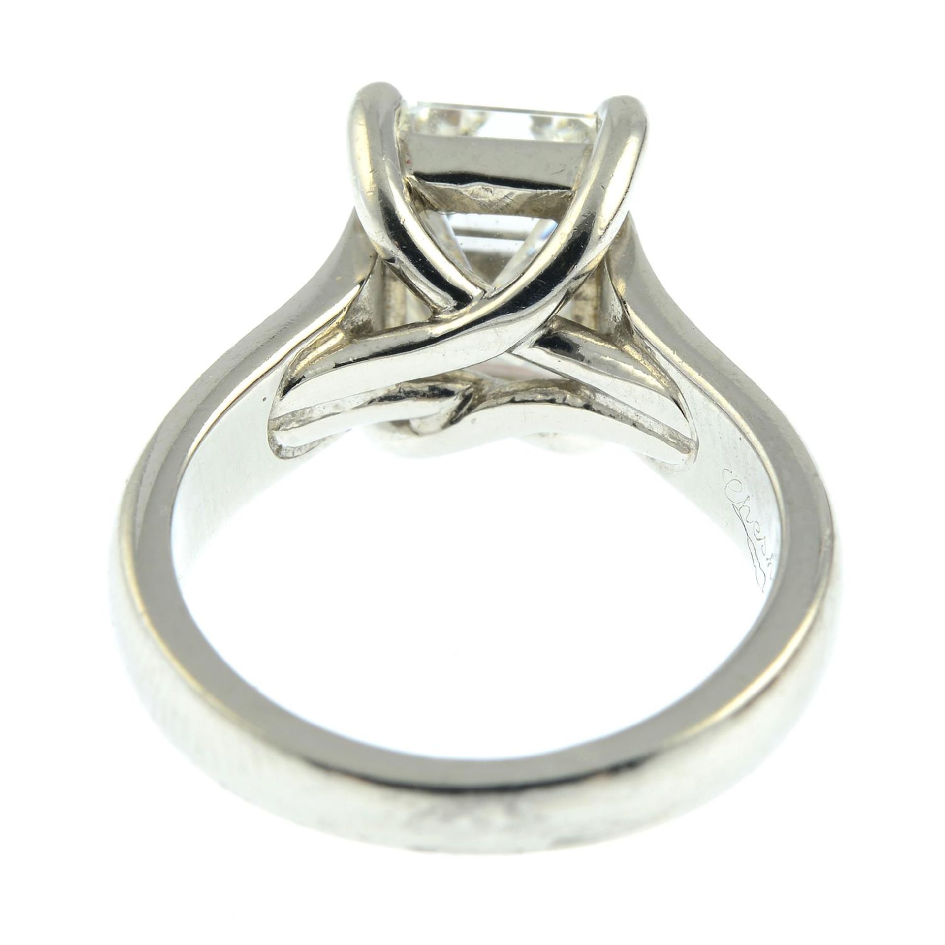 A platinum rectangular-shape diamond single-stone ring. - Bild 4 aus 6