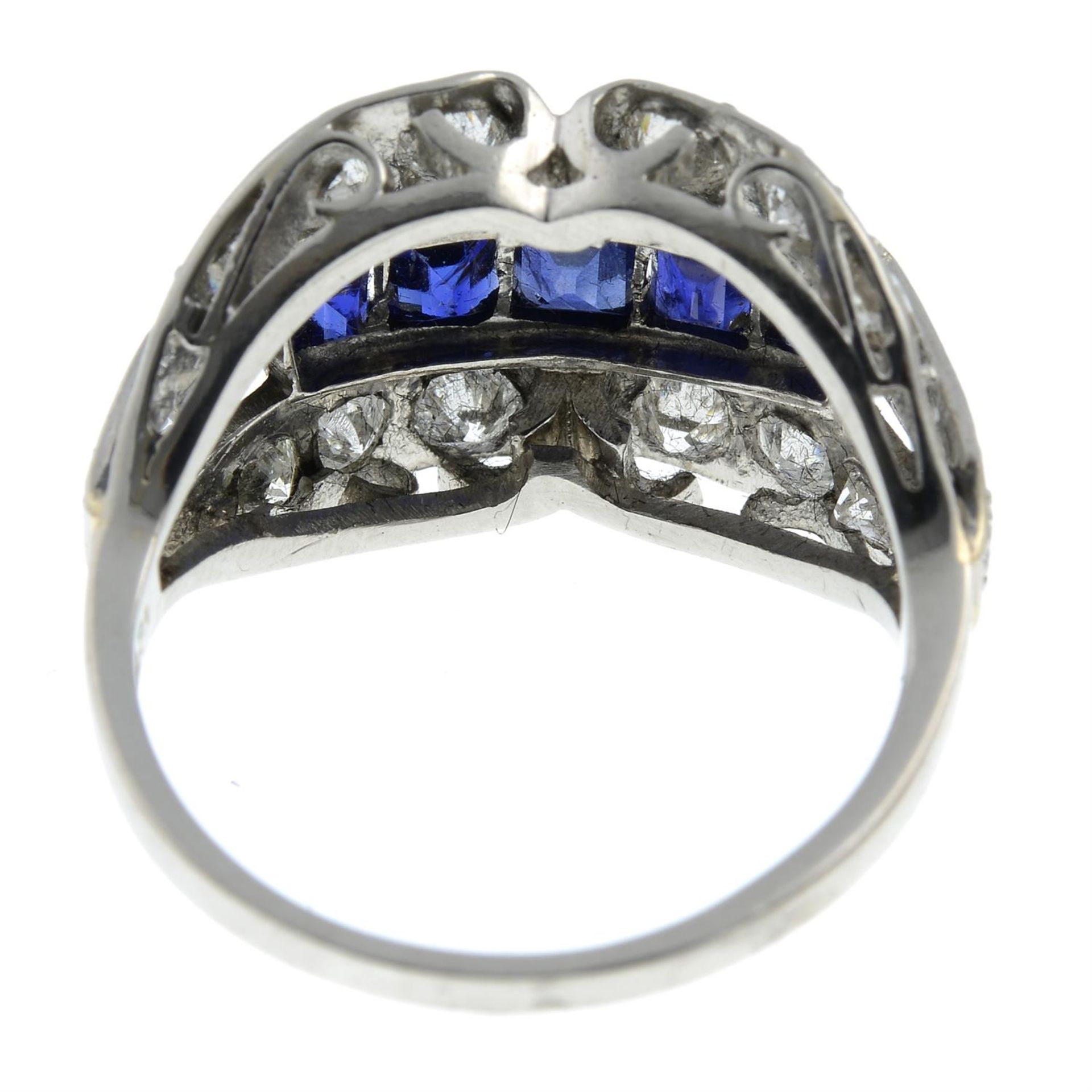 A sapphire and brilliant-cut diamond dress ring. - Bild 4 aus 5