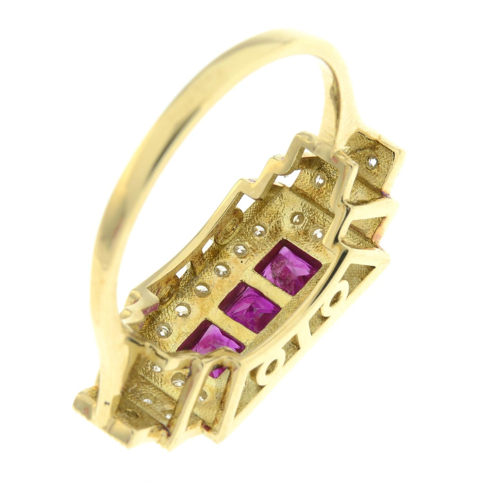 An 18ct gold ruby and brilliant-cut diamond dress ring. - Bild 4 aus 5