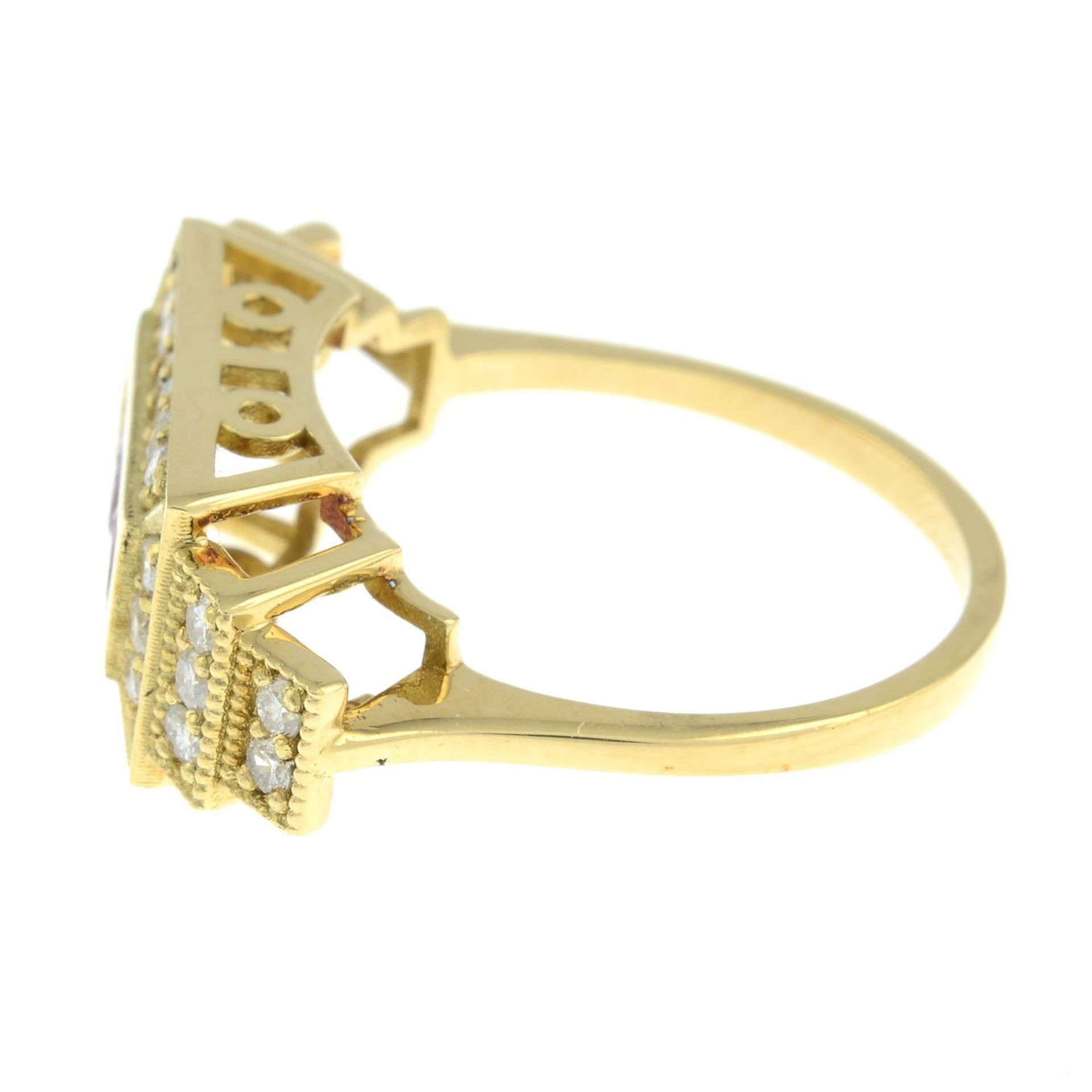An 18ct gold ruby and brilliant-cut diamond dress ring. - Bild 3 aus 5