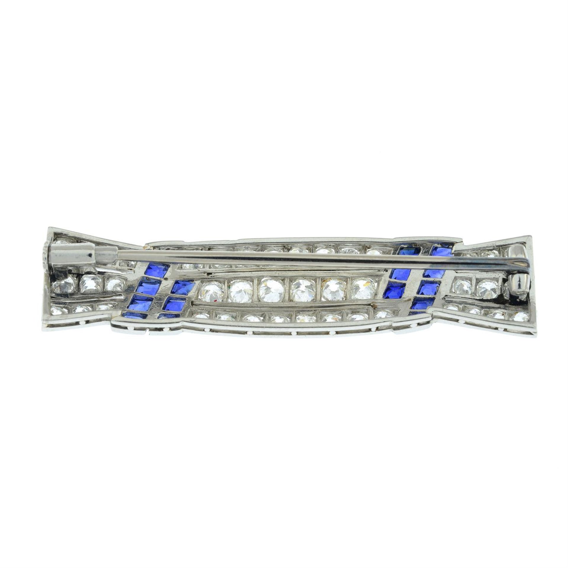 A mid 20th century platinum, old-cut diamond and calibre-cut sapphire brooch. - Bild 3 aus 4