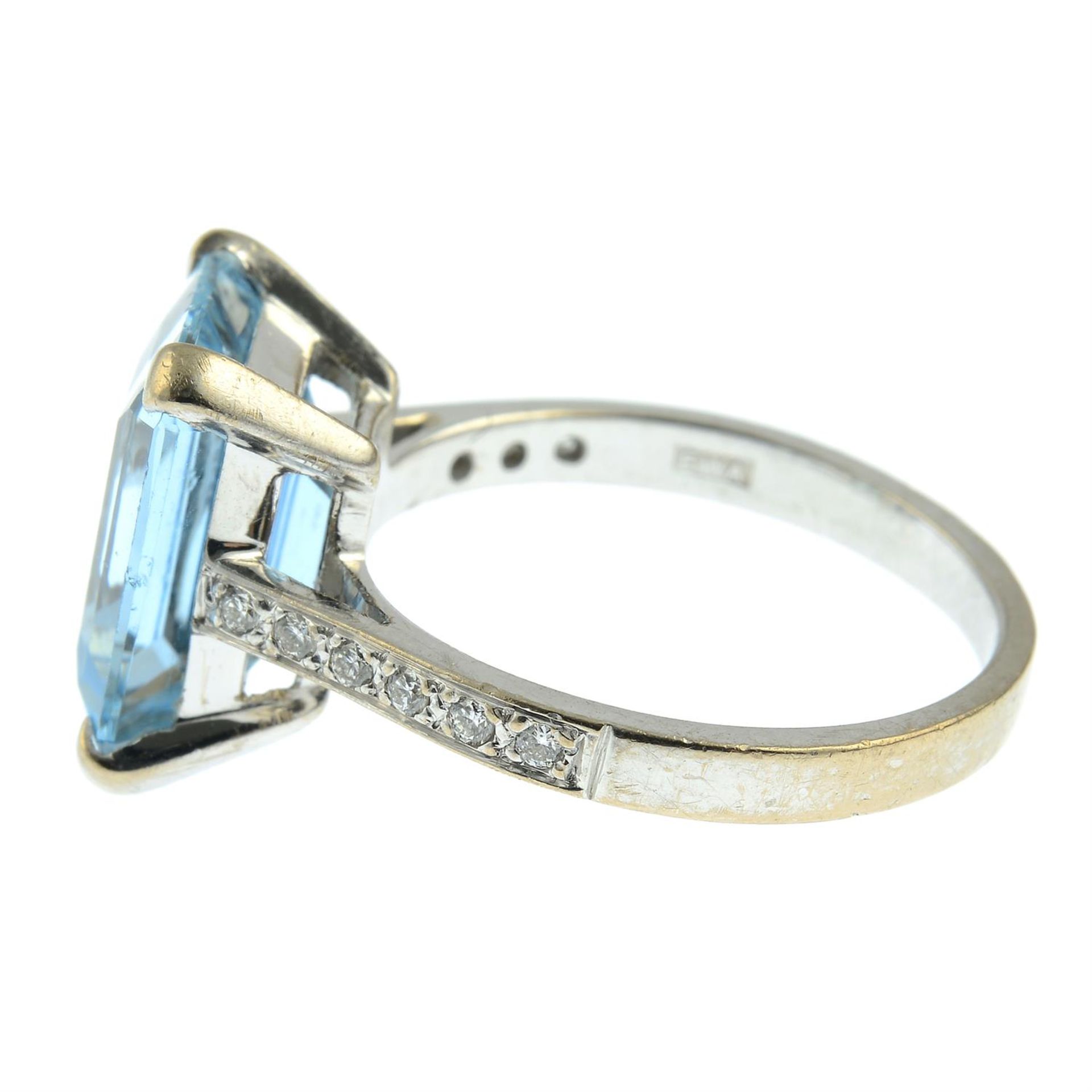 An 18ct gold aquamarine ring, with brilliant-cut diamond line shoulders. - Image 3 of 6