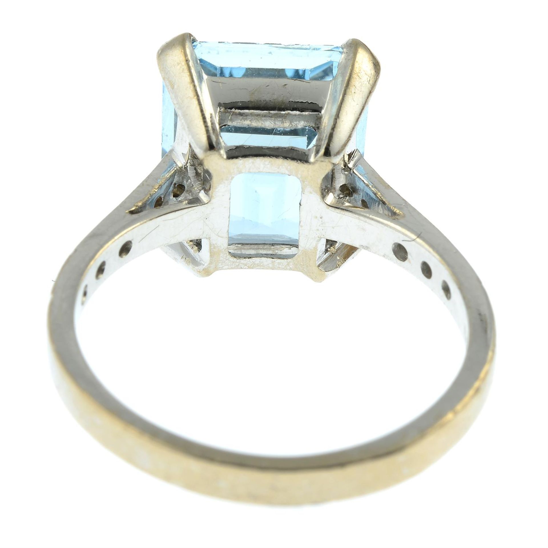 An 18ct gold aquamarine ring, with brilliant-cut diamond line shoulders. - Image 4 of 6