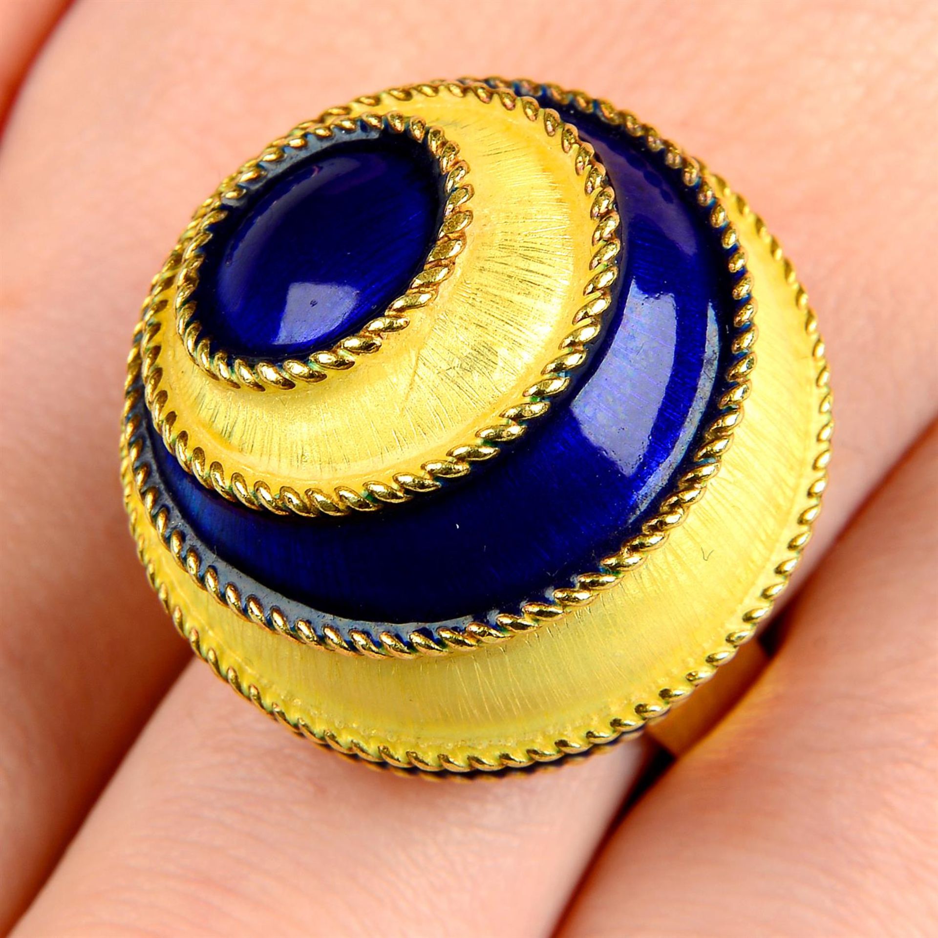 An alternating blue and near colourless enamel graduating circle bombe ring.