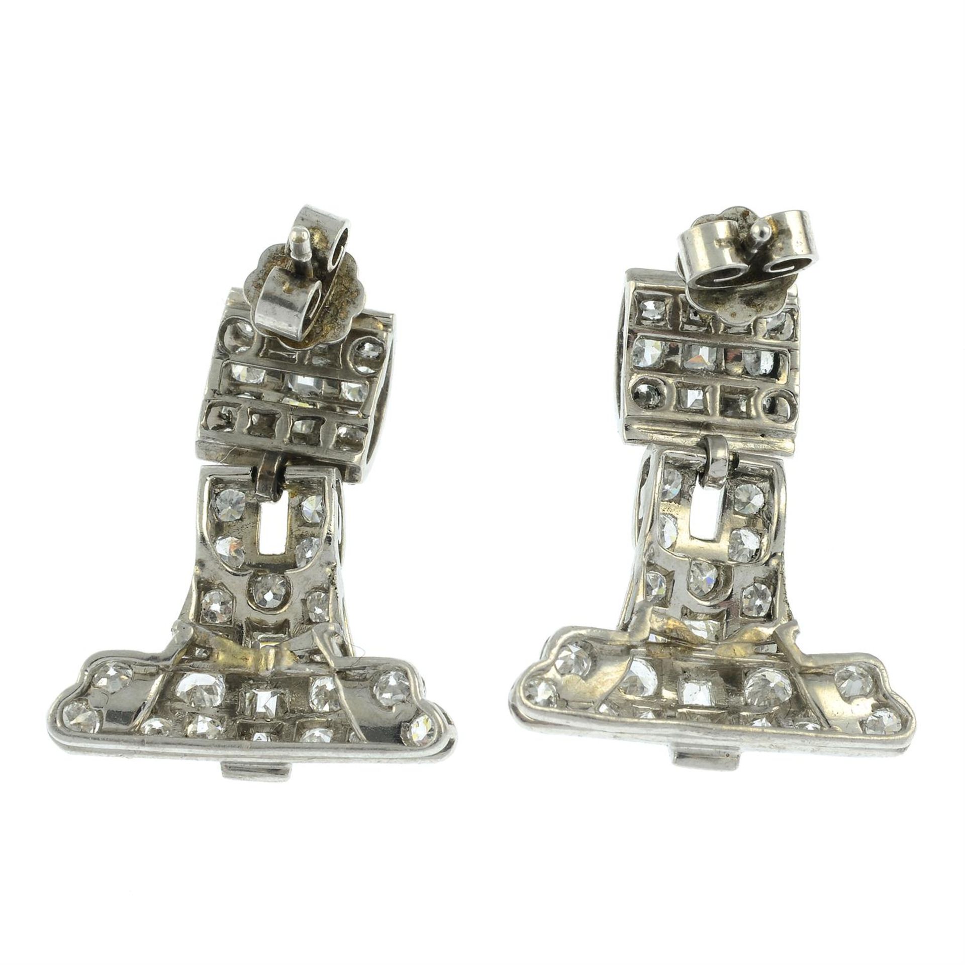 A pair of brilliant and baguette-cut diamond earrings. - Bild 3 aus 3