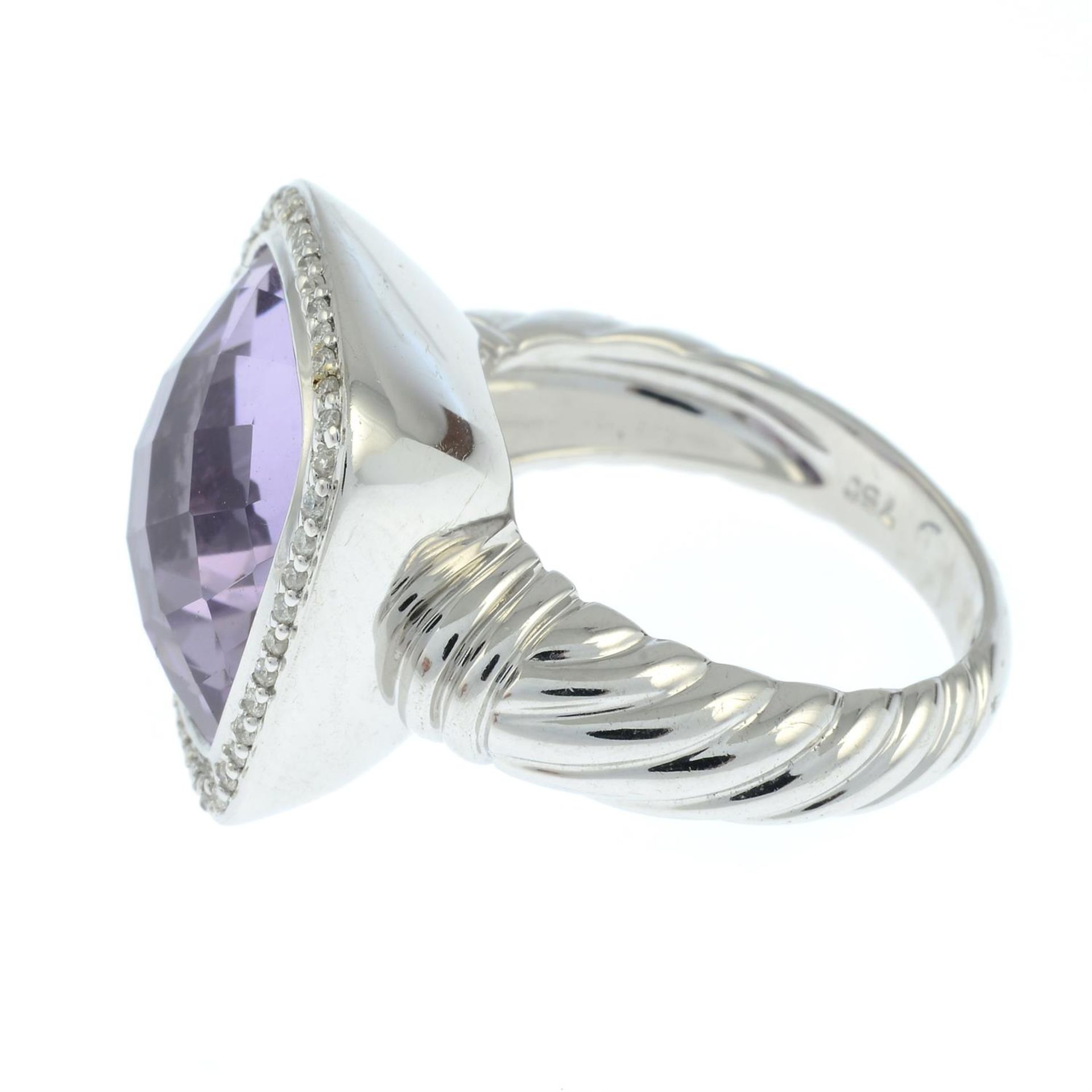 An 18ct gold multifaceted amethyst and brilliant-cut diamond dress ring. - Bild 3 aus 5
