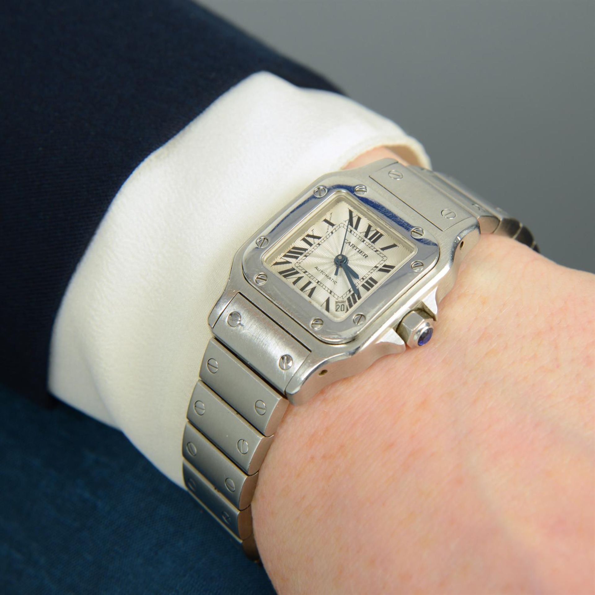 CARTIER - a stainless steel Santos Galbee bracelet watch, 24x24mm. - Bild 5 aus 5