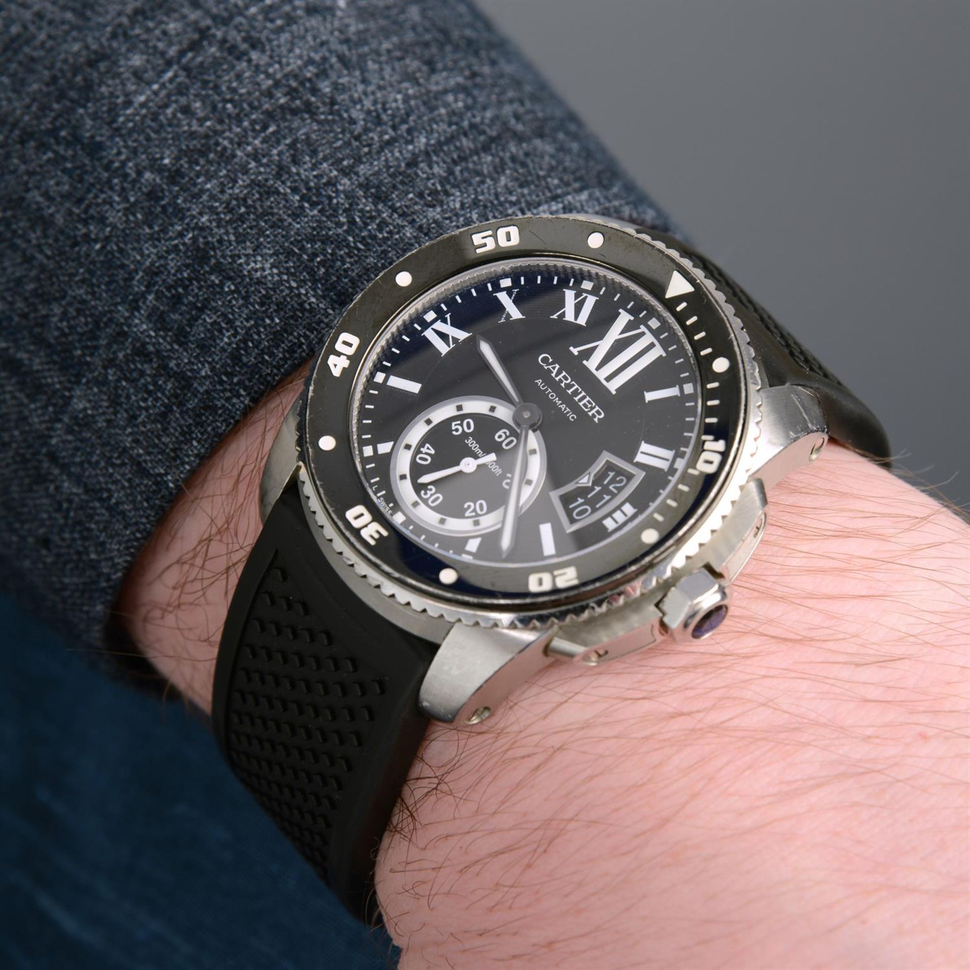 CARTIER - a stainless steel Calibre de Cartier Diver wrist watch, 43mm. - Bild 5 aus 5
