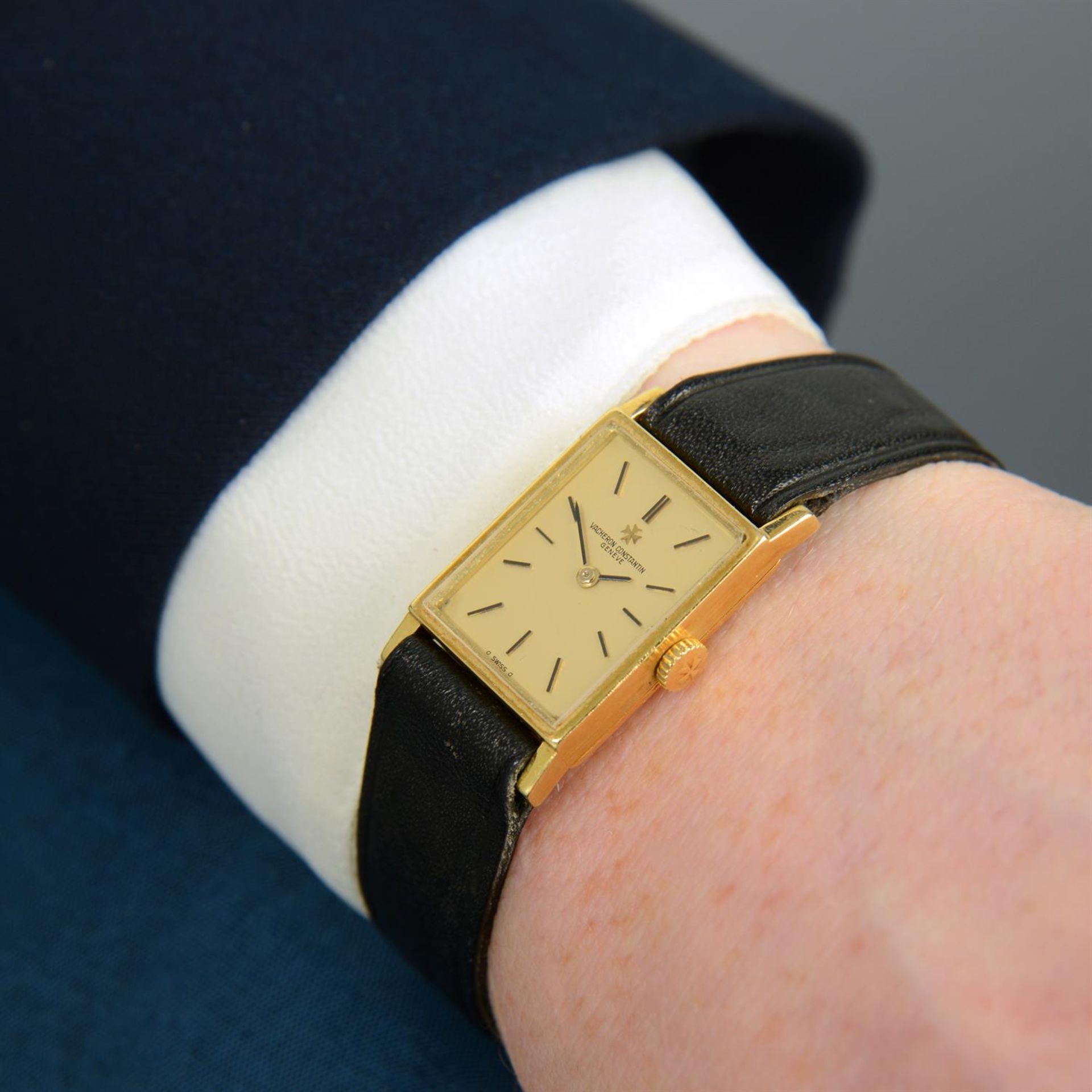 VACHERON CONSTANTIN - a yellow metal wrist watch, 16x20mm - Bild 6 aus 6