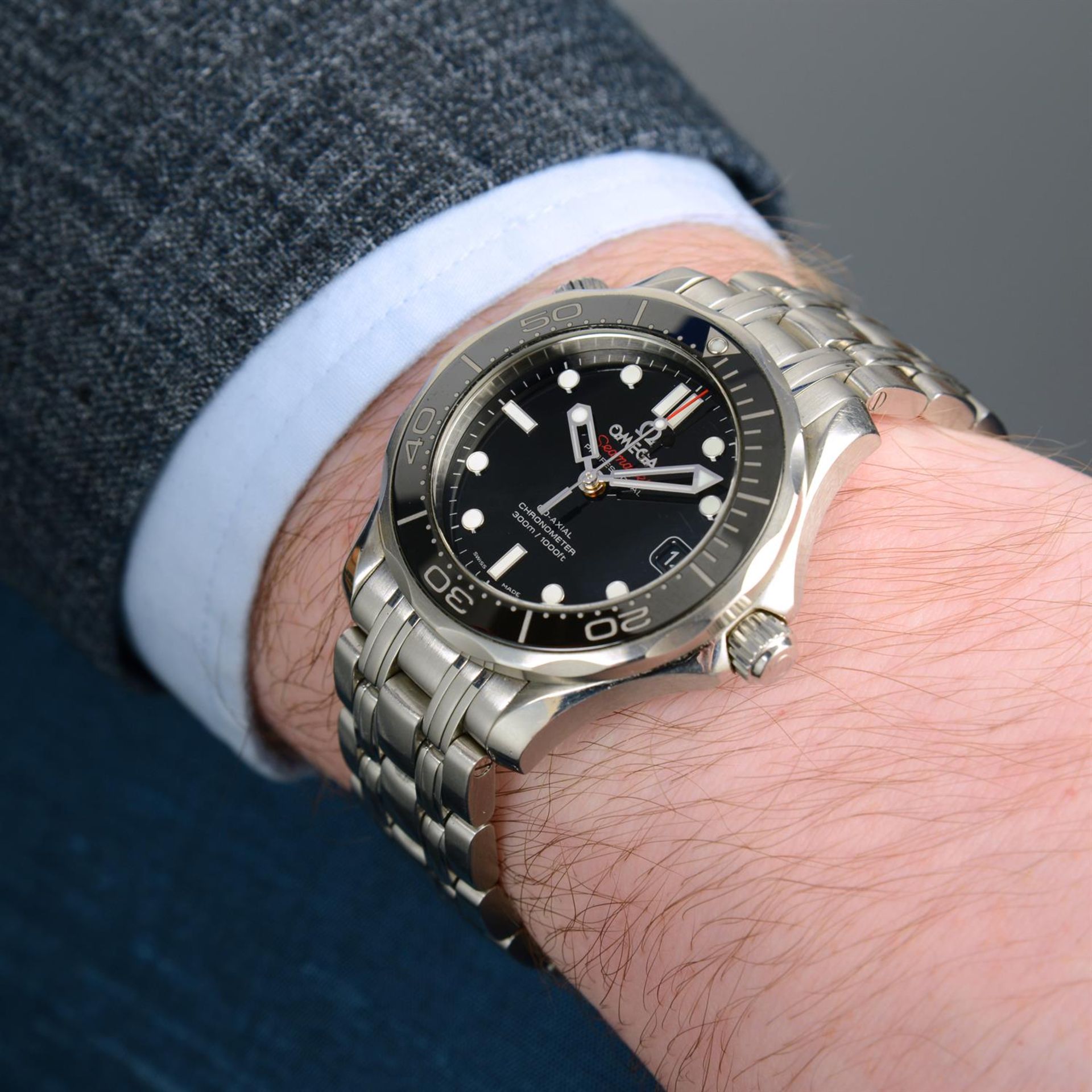 OMEGA - a stainless steel Seamaster Professional Co-Axial bracelet watch, 36mm. - Bild 6 aus 6