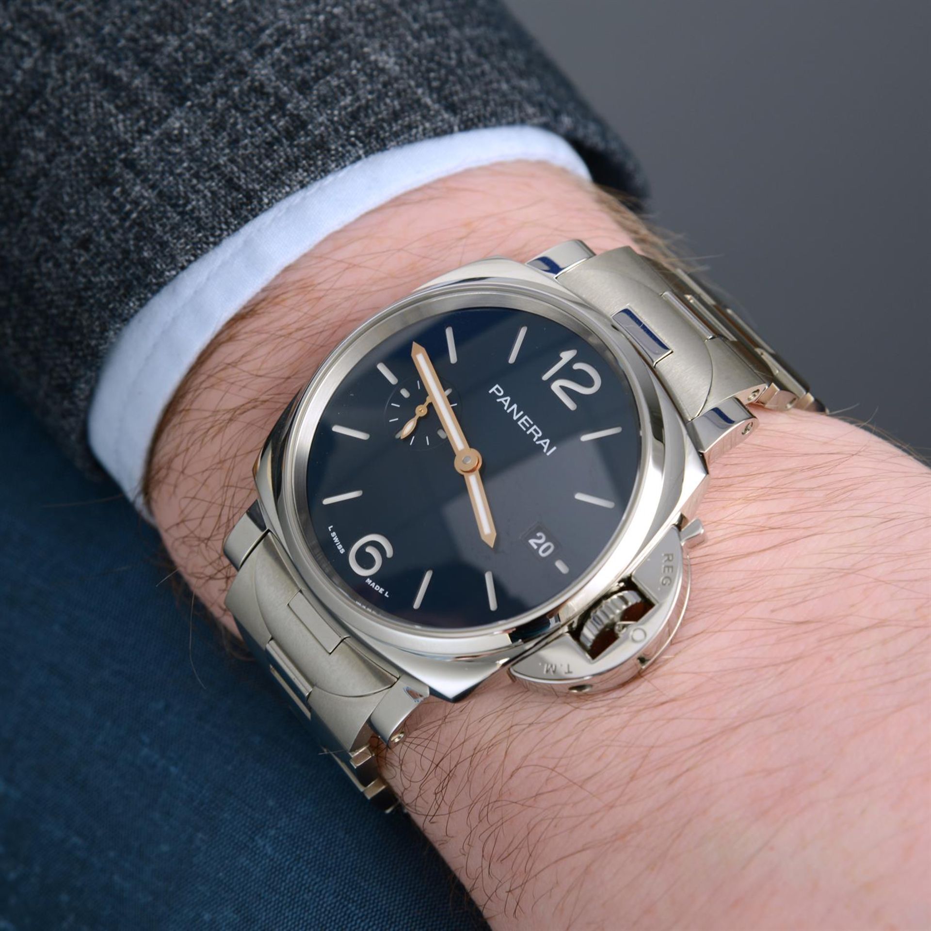 PANERAI - a limited edition stainless steel Luminor Due bracelet watch, 42mm. - Bild 6 aus 6