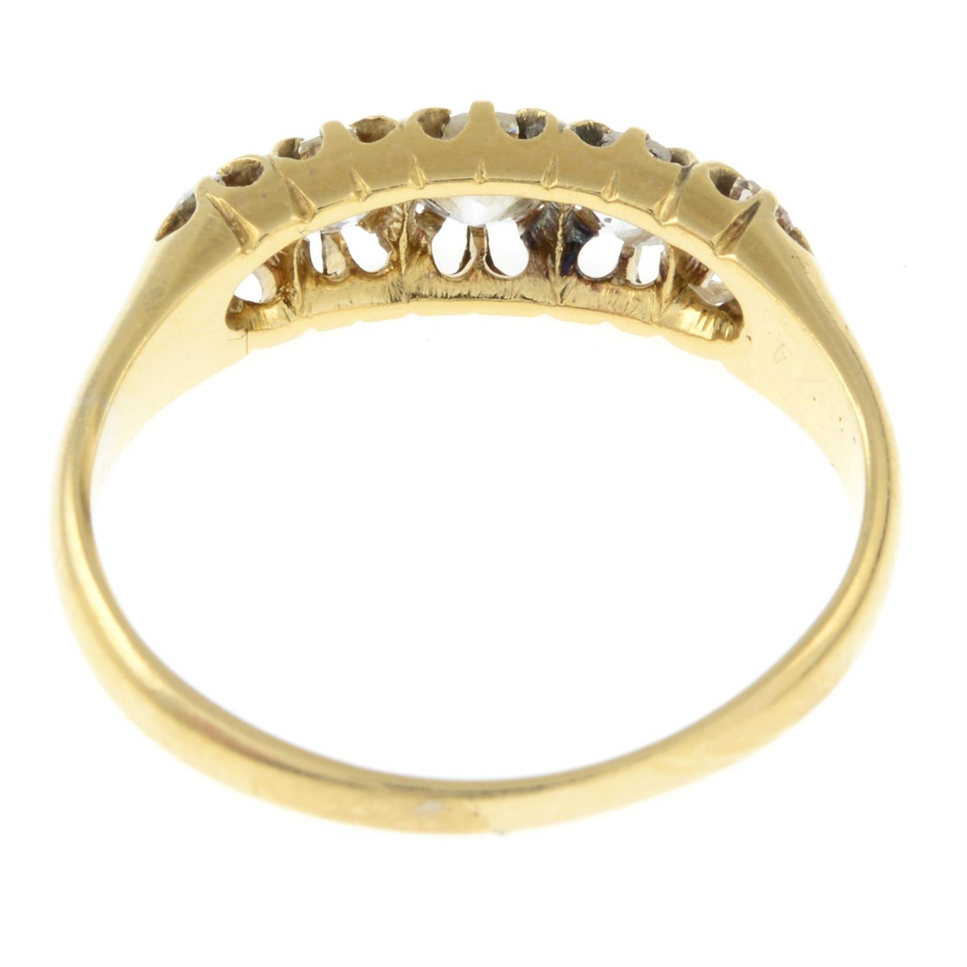 A late Victorian 18ct gold old-cut diamond five-stone ring. - Bild 2 aus 2