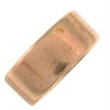An early 20th century 9ct gold band ring.