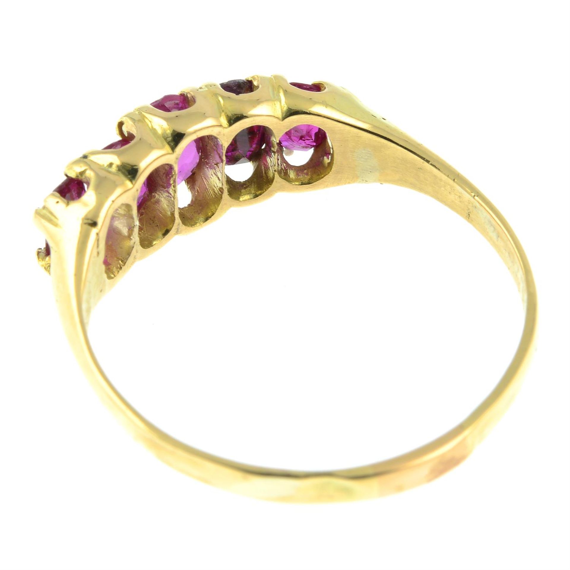 A 14ct gold ruby and synthetic ruby five-stone ring. - Bild 2 aus 2