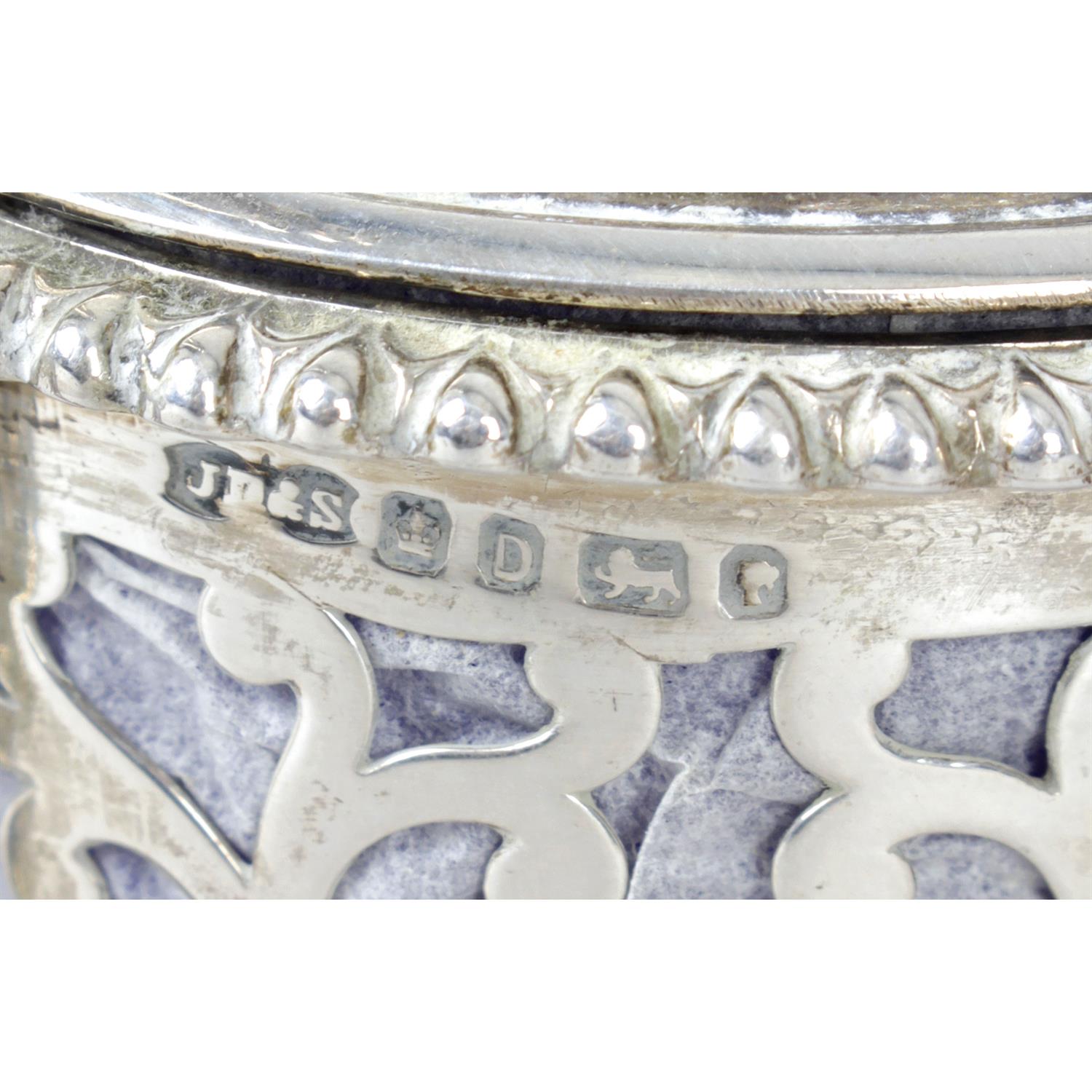 A Victorian pierced silver mustard pot, together with an early George V plainer example. (2). - Image 2 of 5