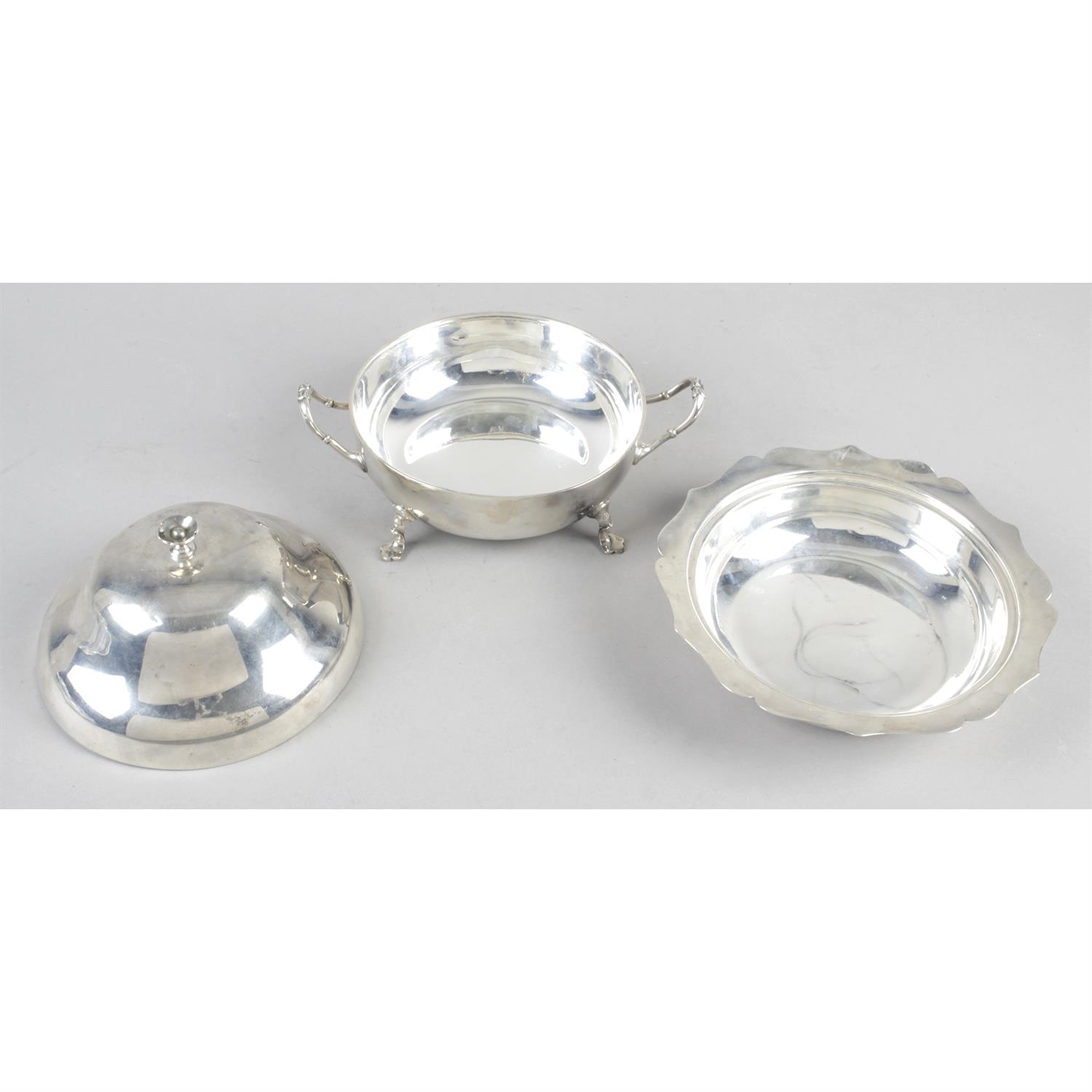 An Edwardian silver muffin dish by Mappin & Webb. - Image 2 of 5