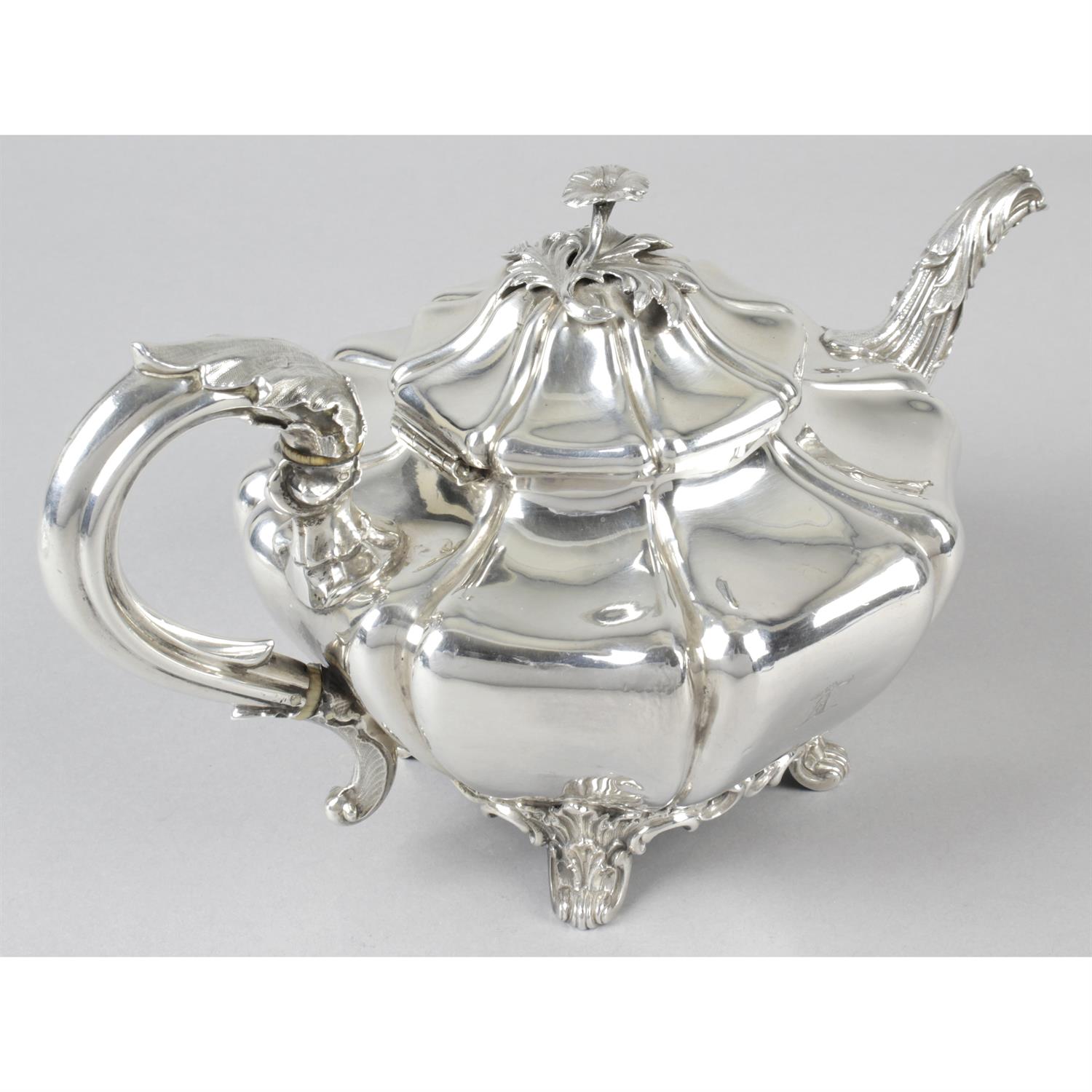 An early Victorian silver teapot. - Image 2 of 3