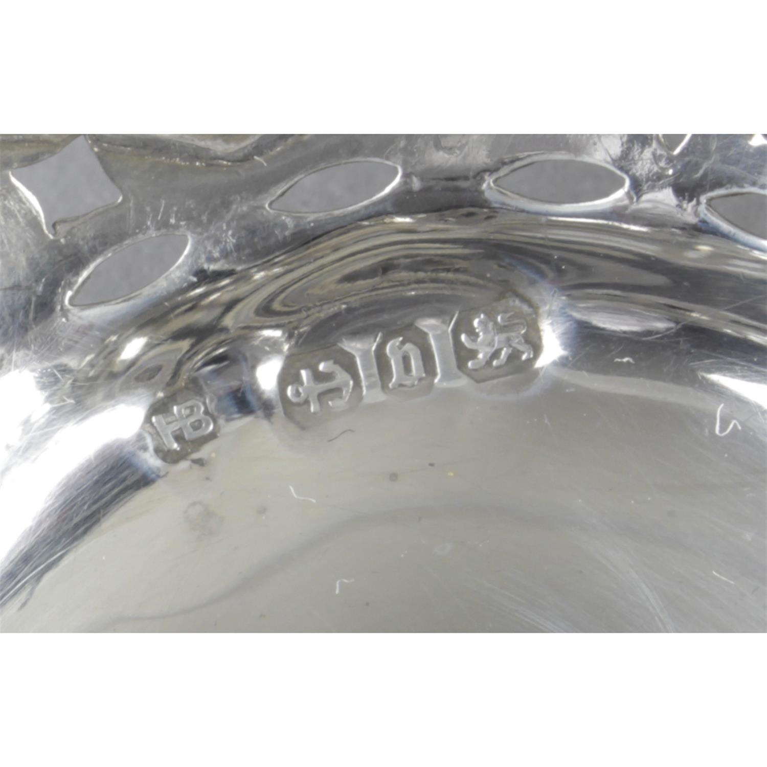 Two similar late Victorian silver pierced trinket dishes, together with a silver ashtray. (3). - Image 3 of 3