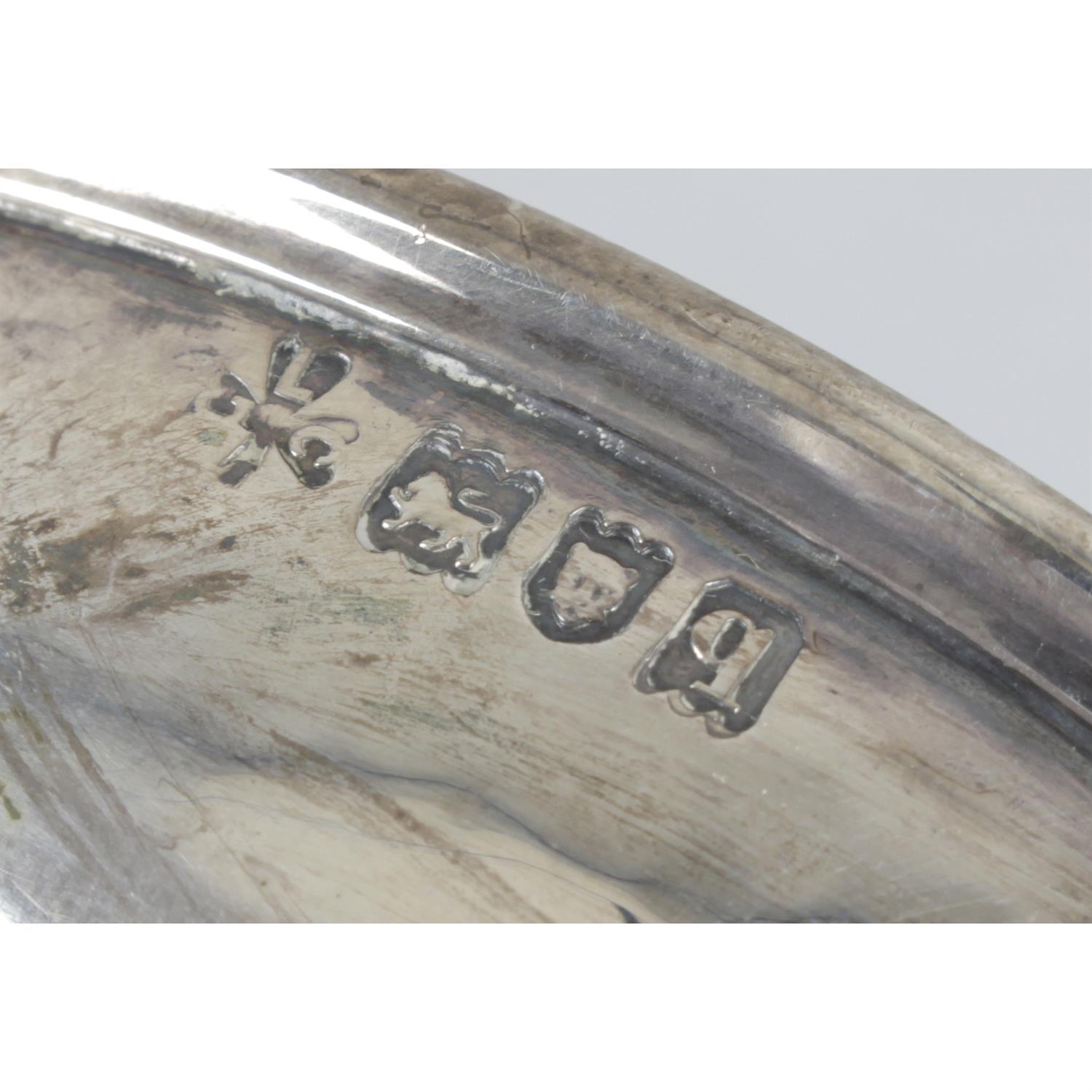 An early George V planished silver twin-handled bowl. - Image 2 of 2