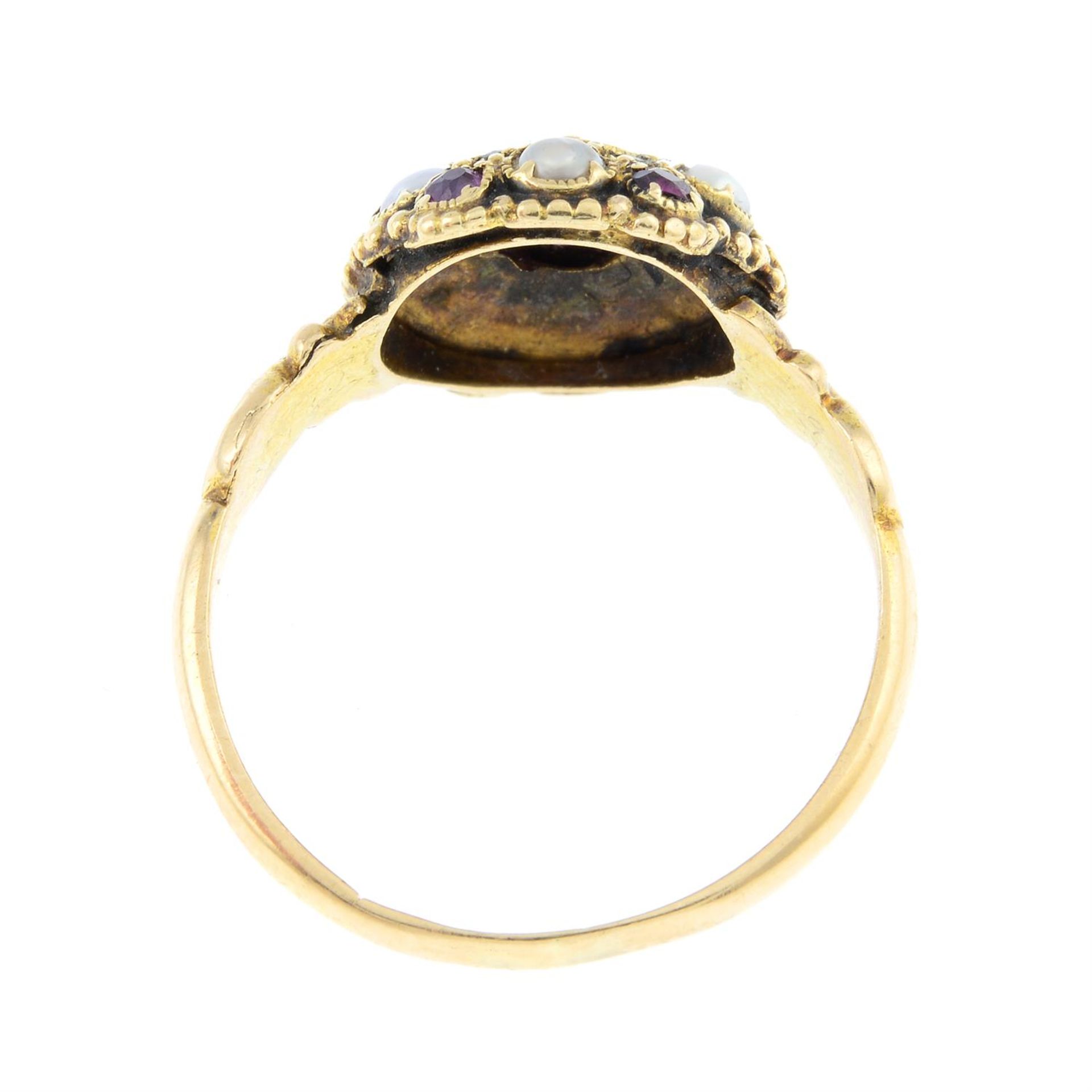 A mid 19th century 15ct gold garnet, emerald and split pearl ring. - Image 2 of 2