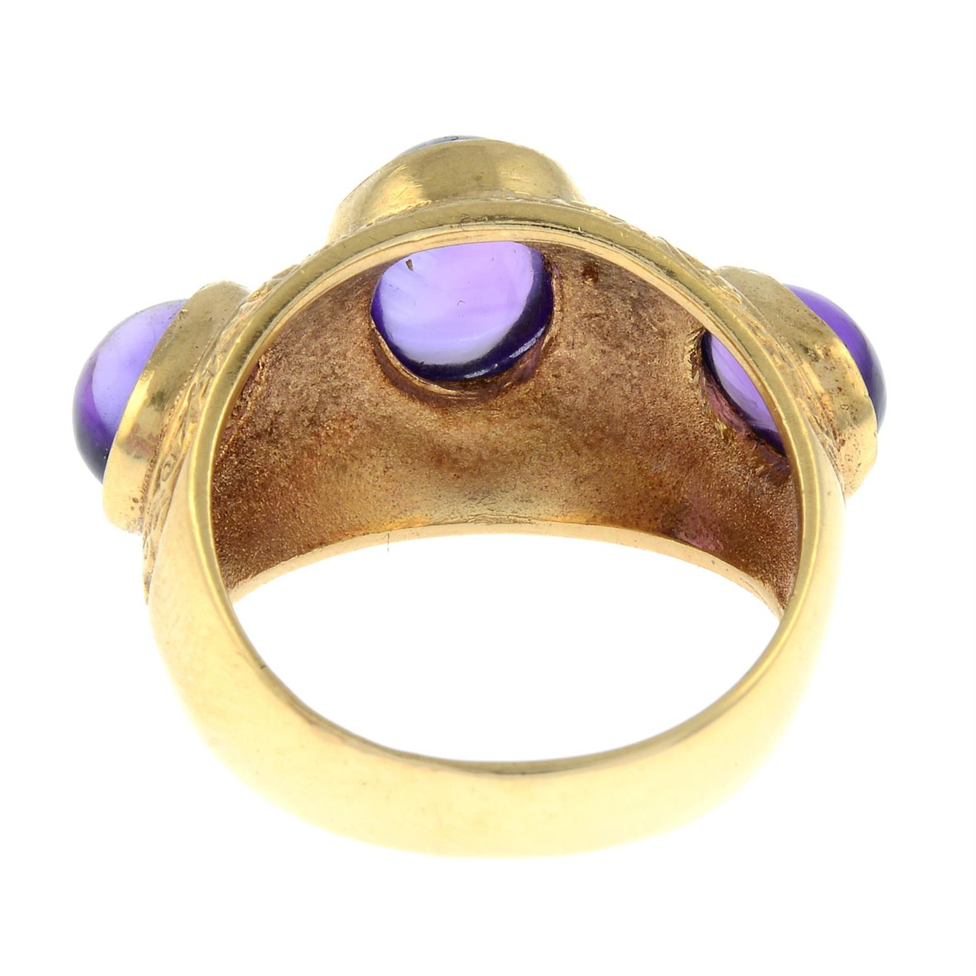 An early 20th century 9ct gold amethyst ring. - Bild 2 aus 2