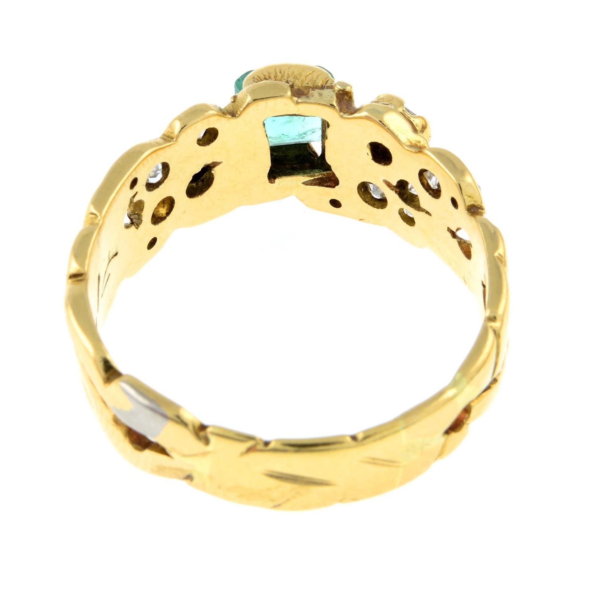 An emerald and diamond dress ring. - Bild 2 aus 2