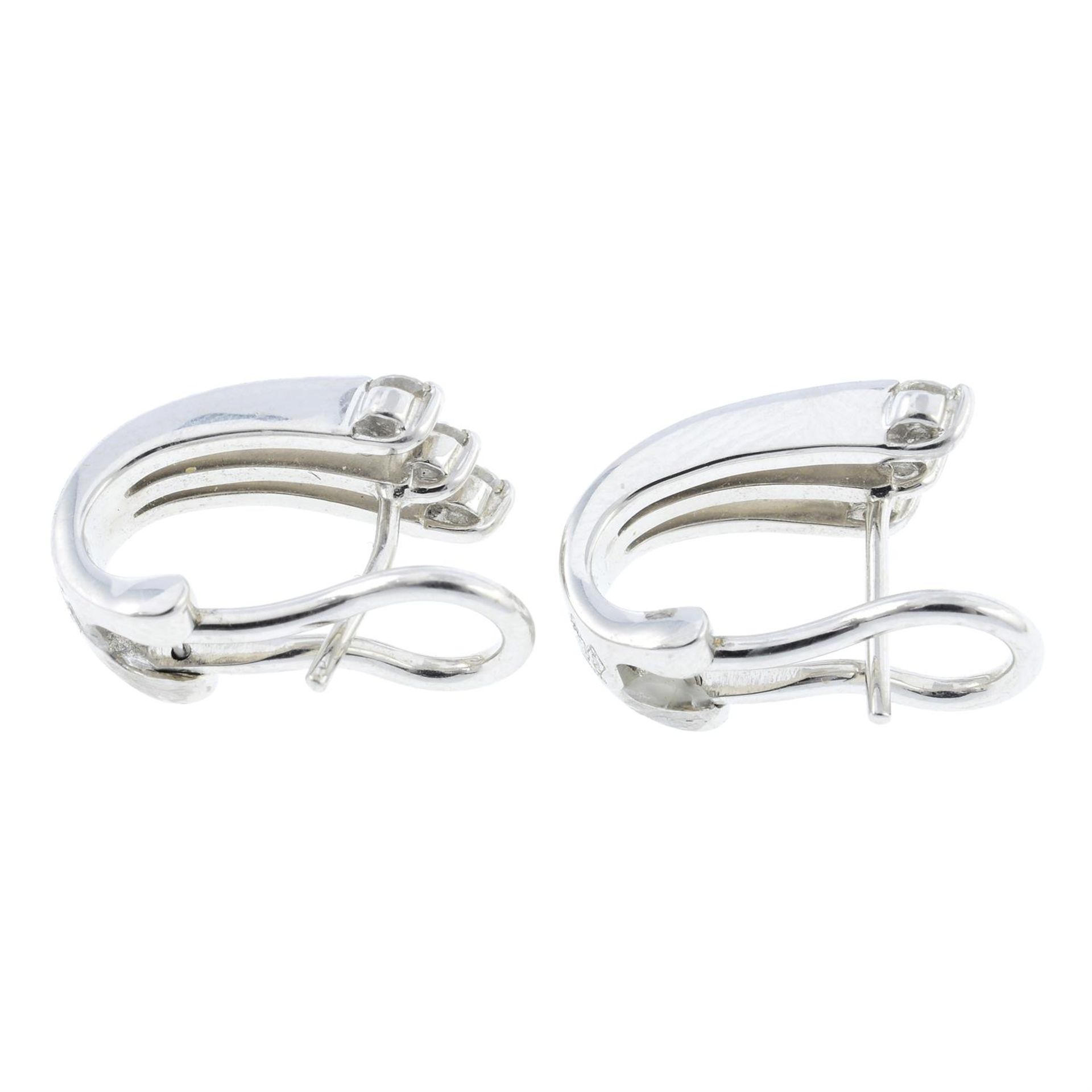 A pair of 18ct gold brilliant-cut diamond earrings. - Bild 2 aus 2