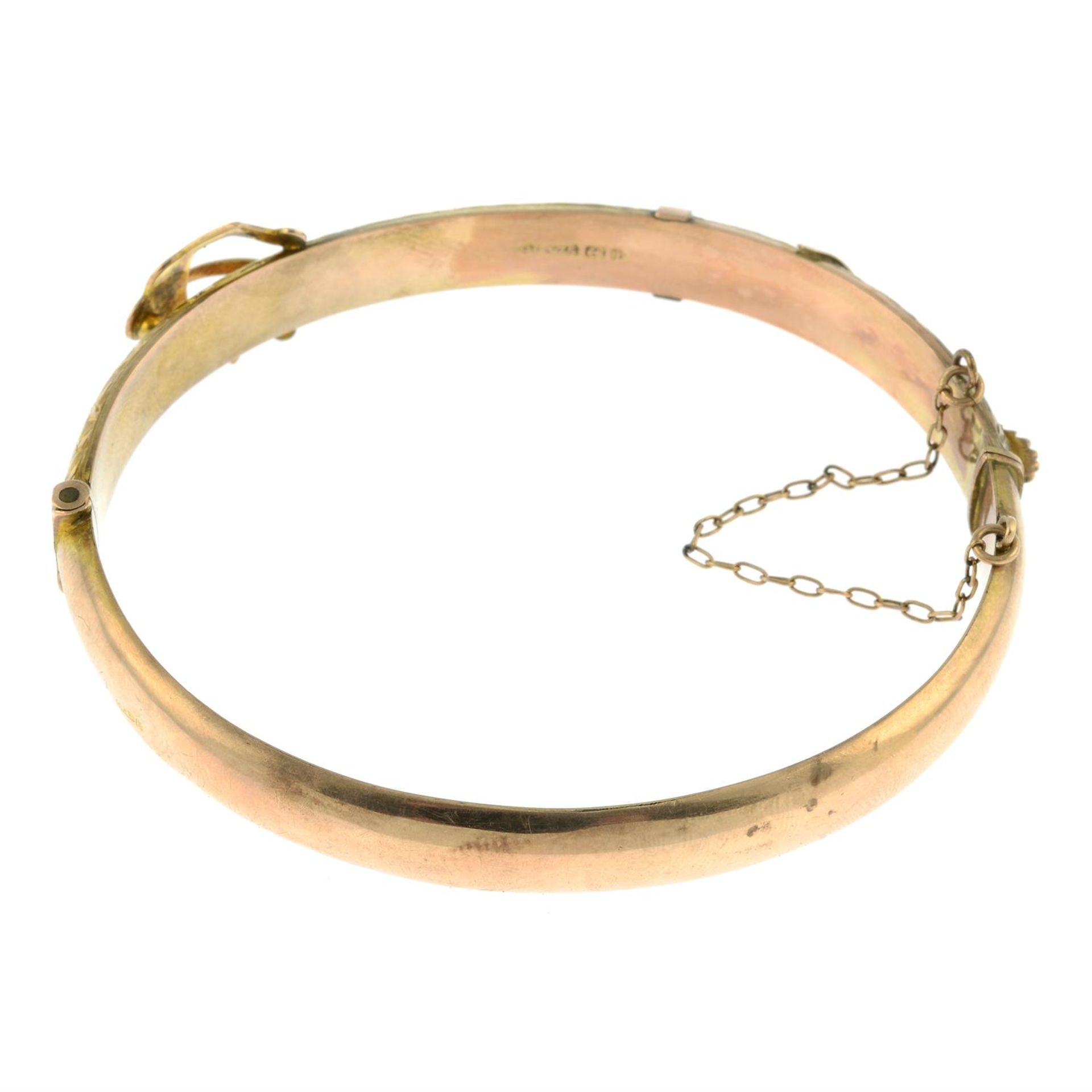 An early 20th century 9ct gold engraved buckle hinged bangle. - Bild 2 aus 2