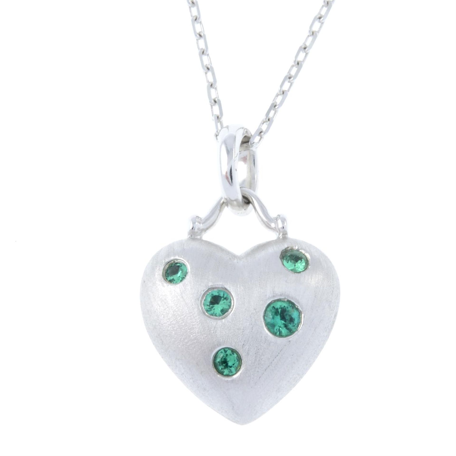 An emerald heart pendant, with chain.