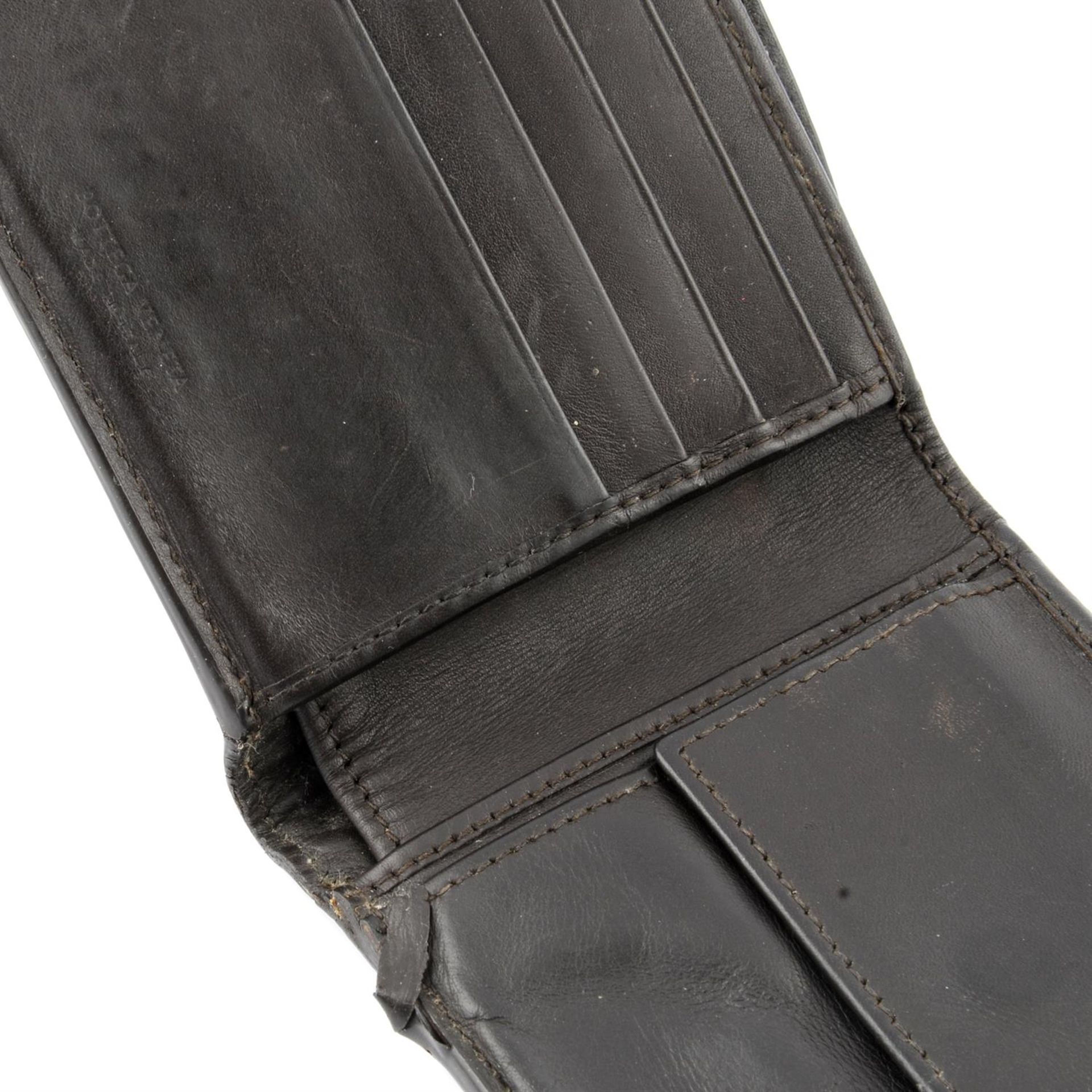 BOTTEGA VENETA - a Intrecciato leather Bifold wallet. - Image 3 of 4