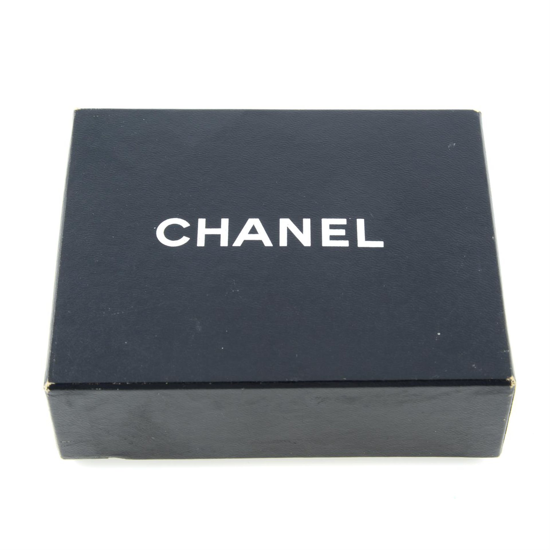 CHANEL - a 2003 compact purse. - Image 5 of 5
