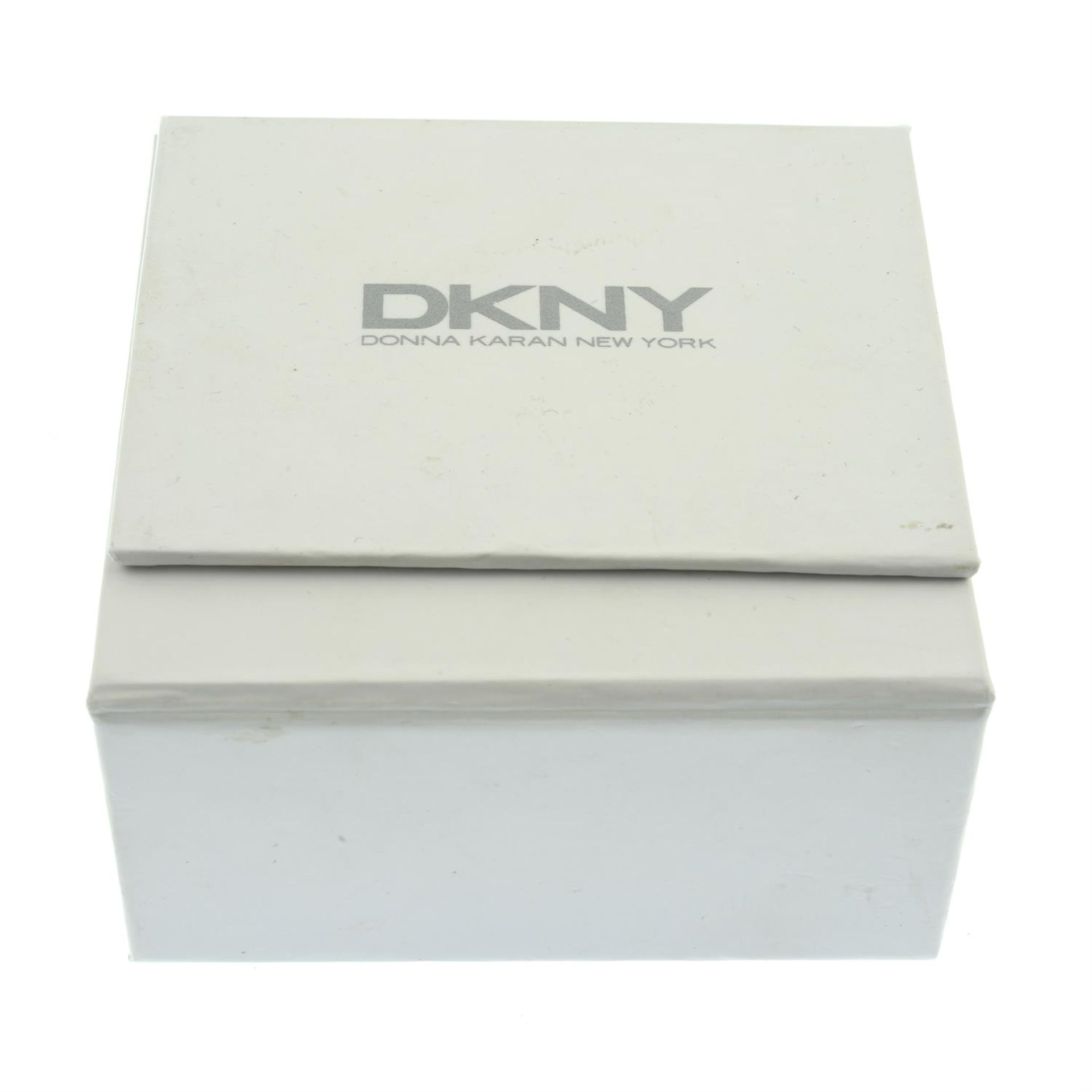 DKNY - a pair of drop earrings, bracelet and earring set. - Image 3 of 3