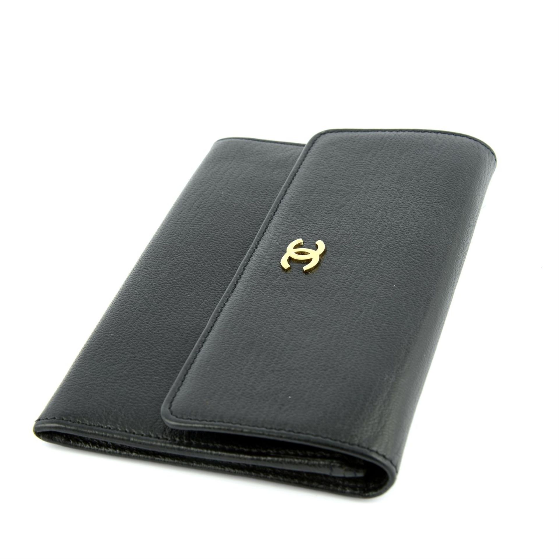 CHANEL - a compact flap wallet. - Image 3 of 4