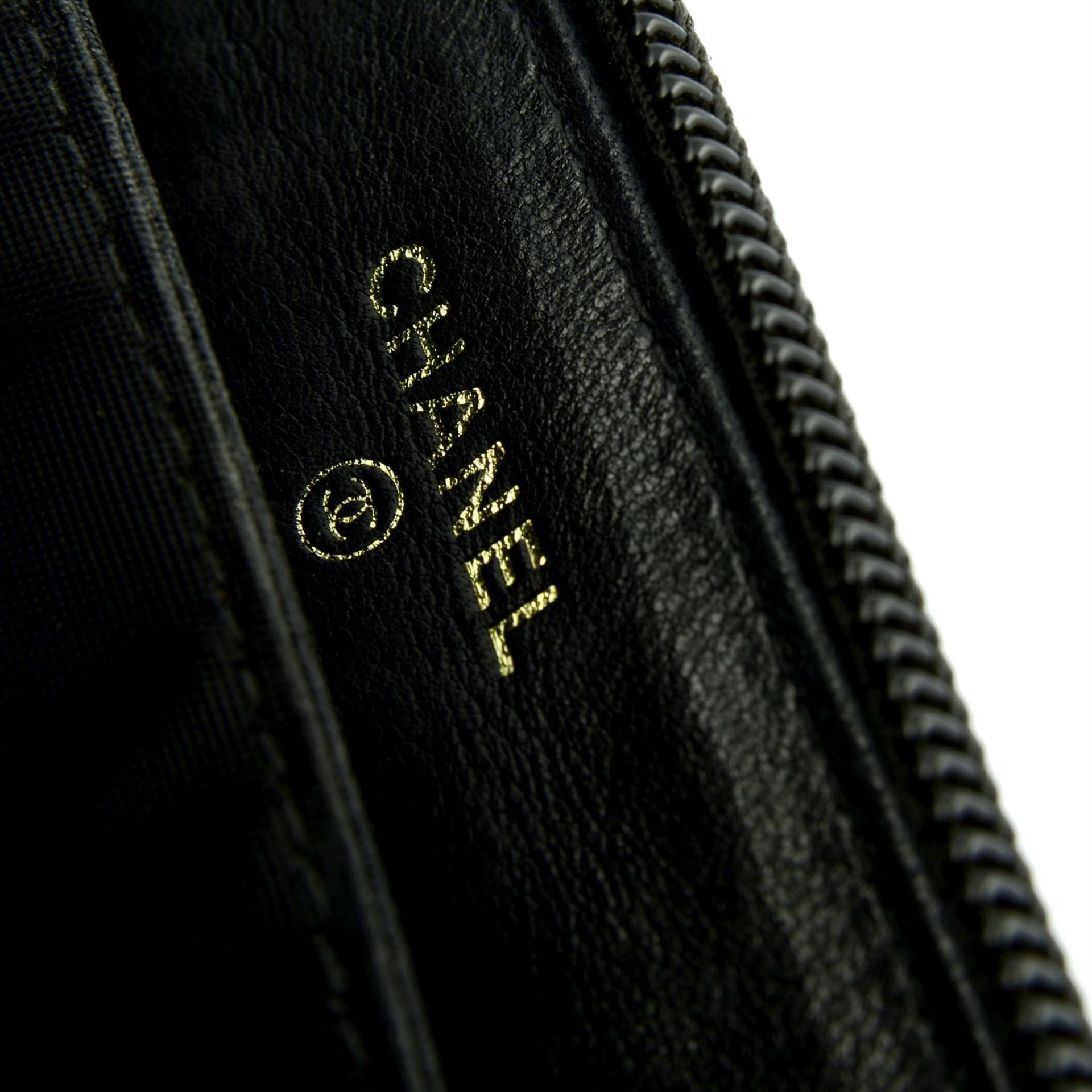 CHANEL - a 2004 Portefeuille wallet. - Bild 4 aus 4