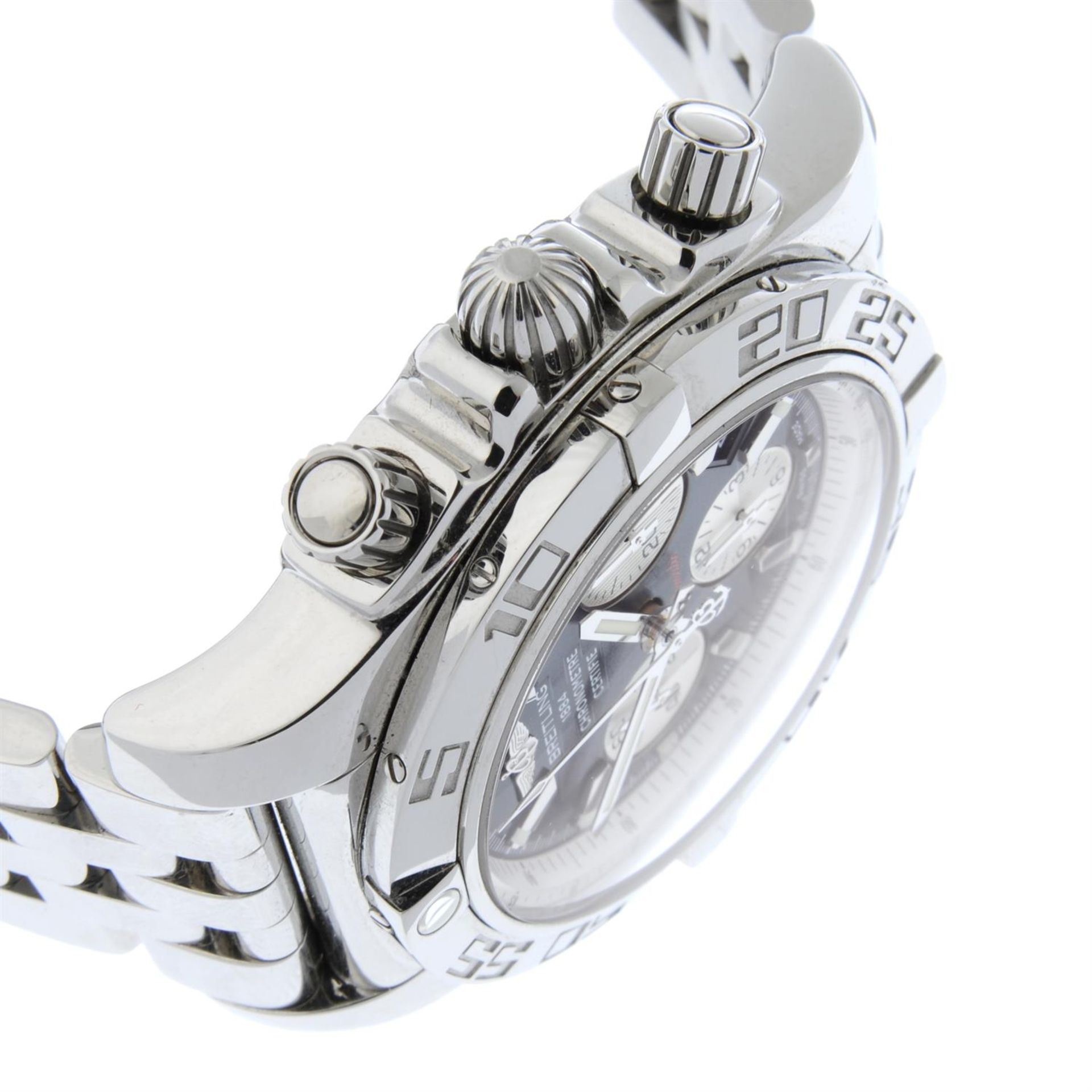 BREITLING - a stainless steel Chronomat chronograph bracelet watch, 44mm. - Bild 3 aus 5