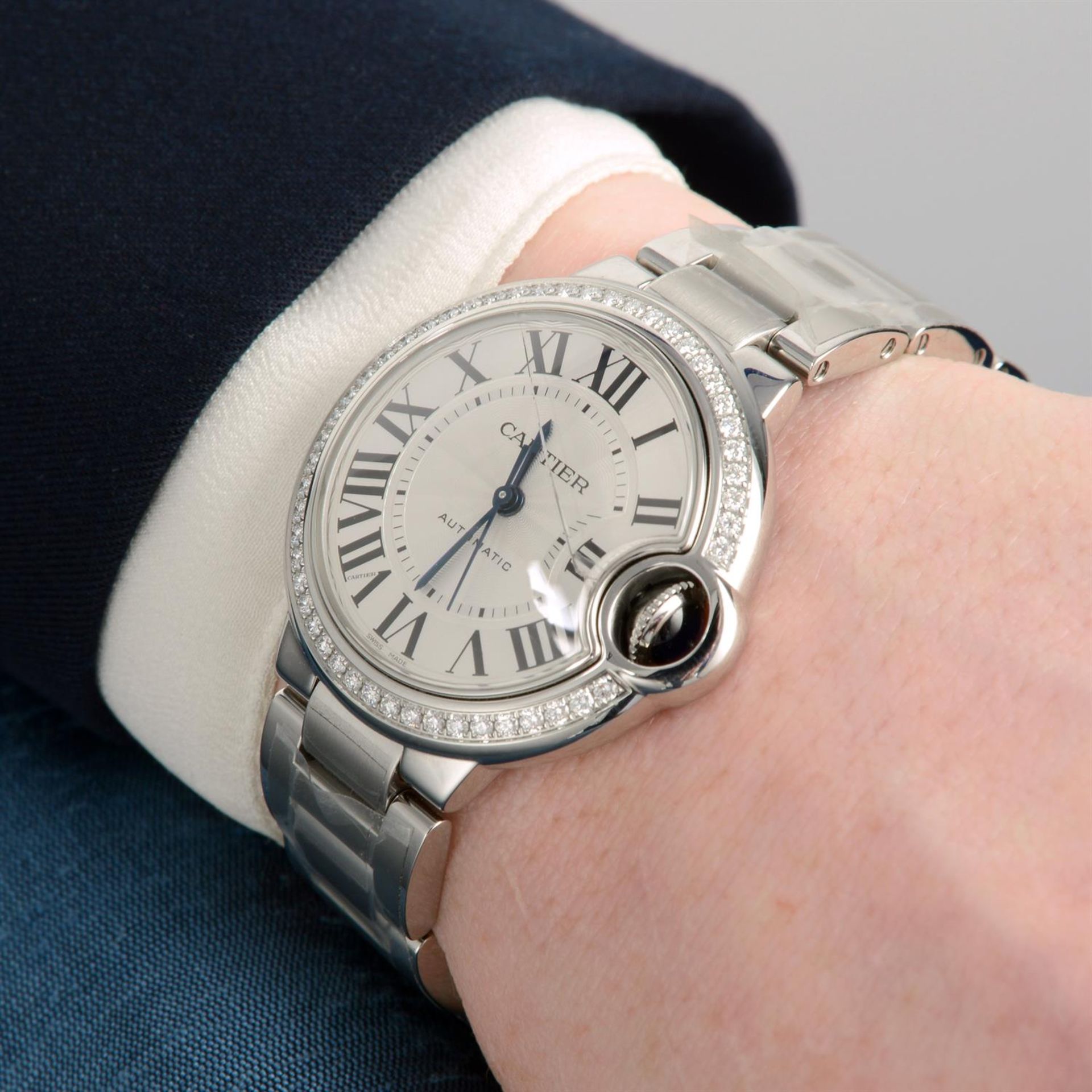 CARTIER - a stainless steel Ballon Bleu bracelet watch, 33mm. - Bild 5 aus 5