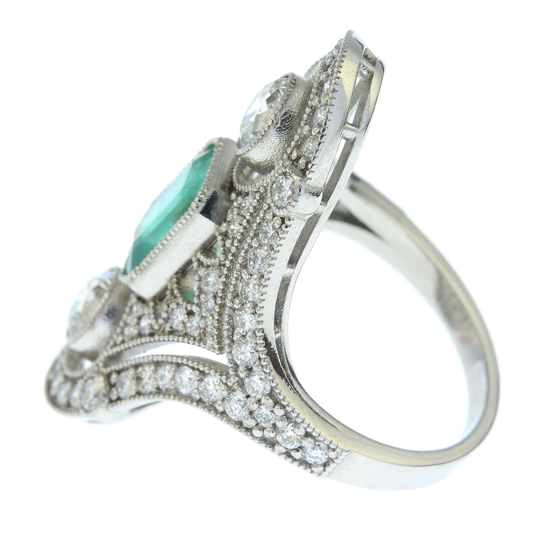 An emerald and brilliant-cut diamond dress ring. - Bild 3 aus 5