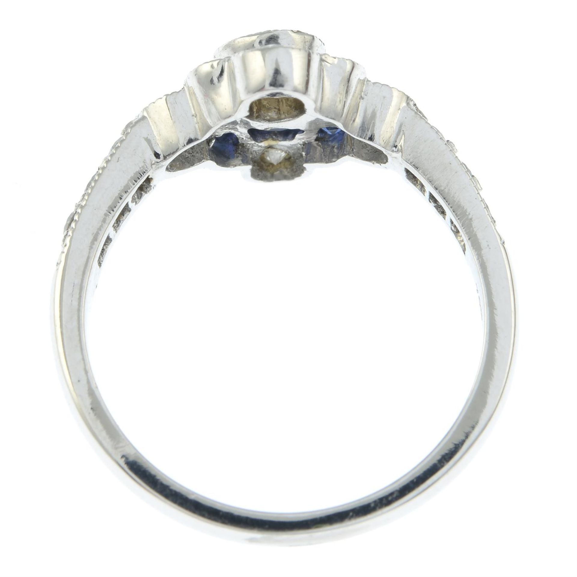 A brilliant-cut diamond and sapphire dress ring. - Bild 5 aus 6