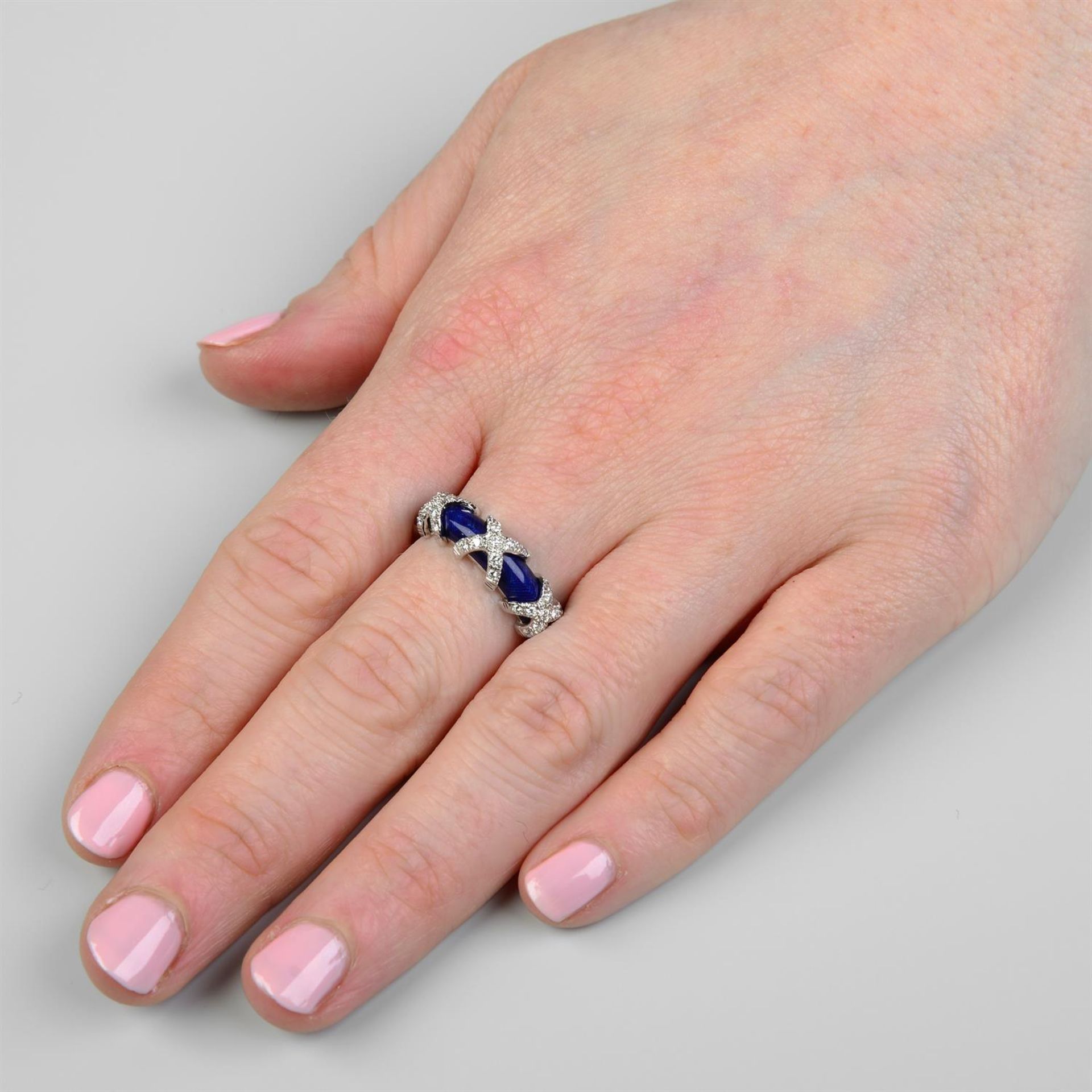 An 18ct gold diamond cross and blue enamel ring, by Fabergé - Bild 5 aus 5