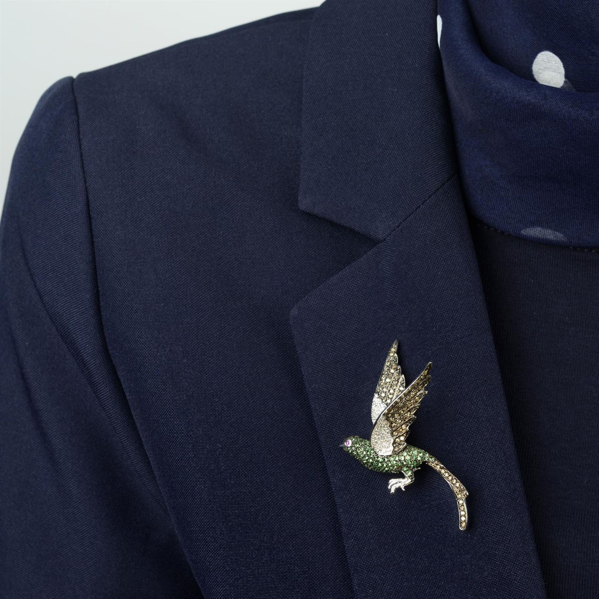 A 'brown' diamond, diamond and green garnet bird brooch, with ruby eye. - Bild 4 aus 4