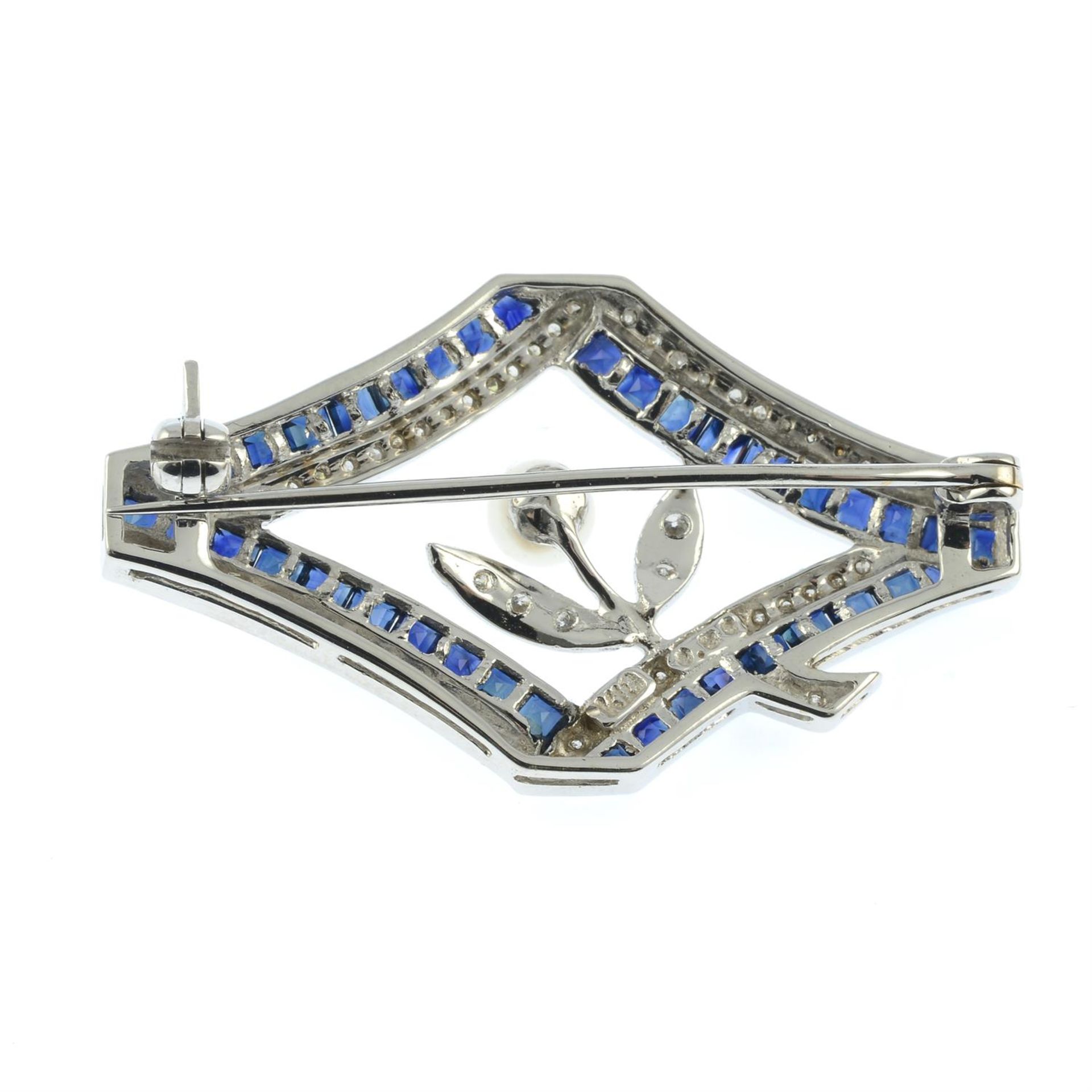 A brilliant-cut diamond, sapphire and seed pearl floral brooch. - Bild 3 aus 4