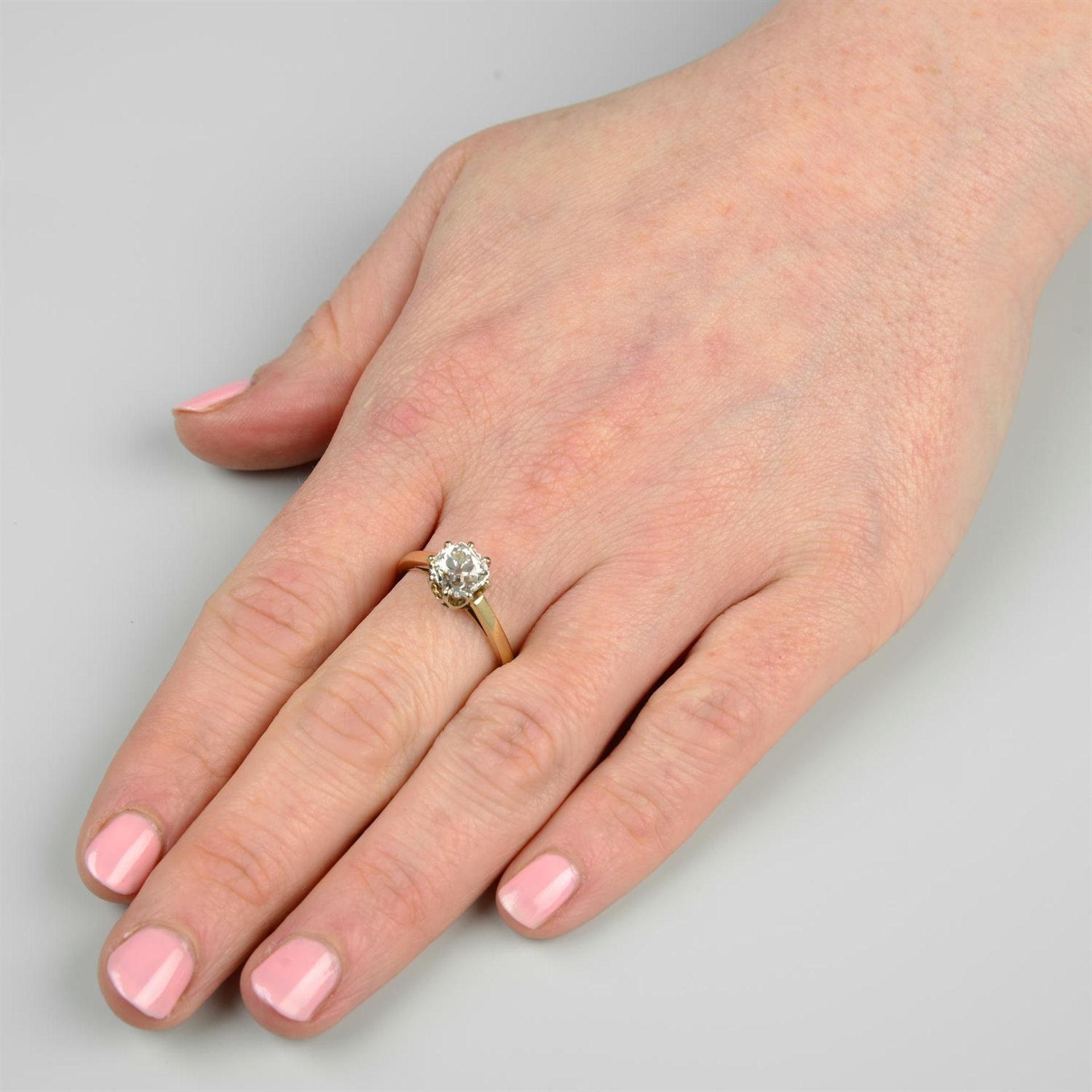 An 18ct gold old-cut diamond single-stone ring. - Bild 5 aus 5