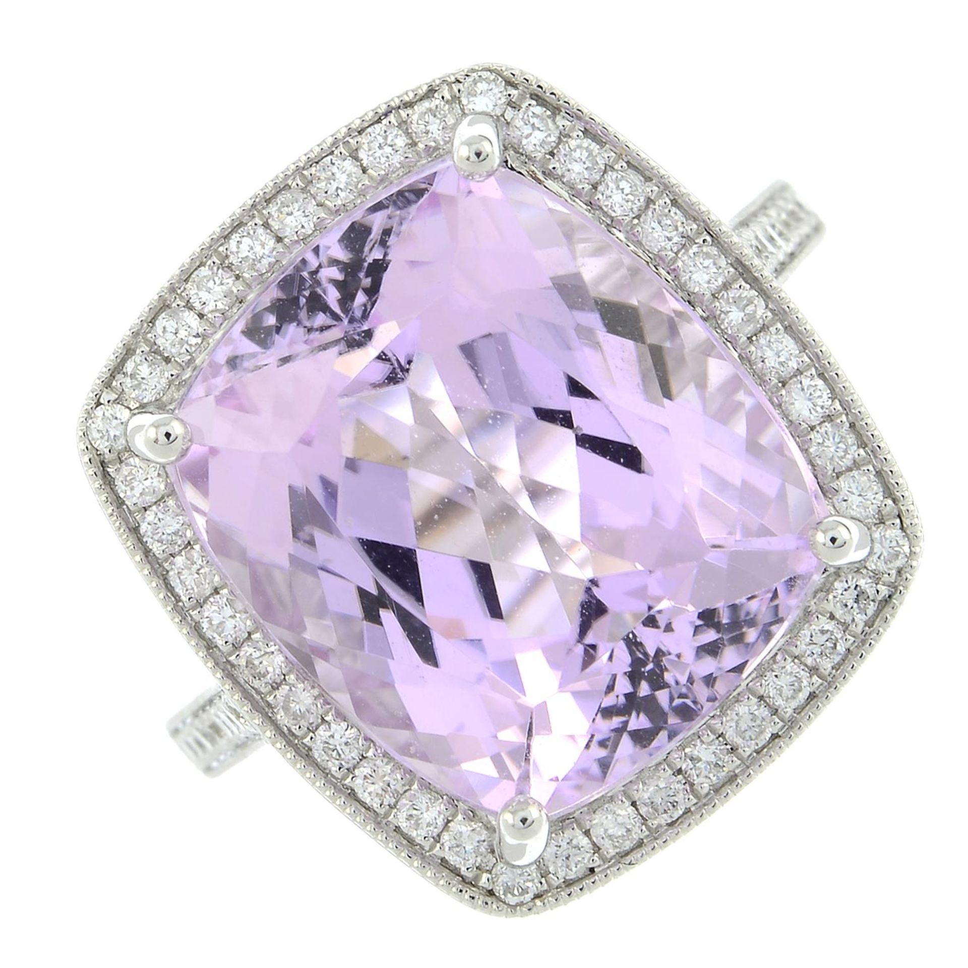 An 18ct gold kunzite and brilliant-cut diamond cluster ring. - Bild 2 aus 5
