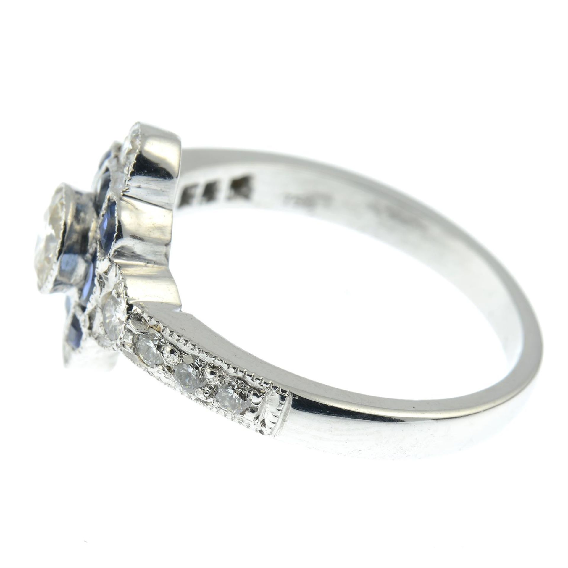 A brilliant-cut diamond and sapphire dress ring. - Bild 4 aus 6