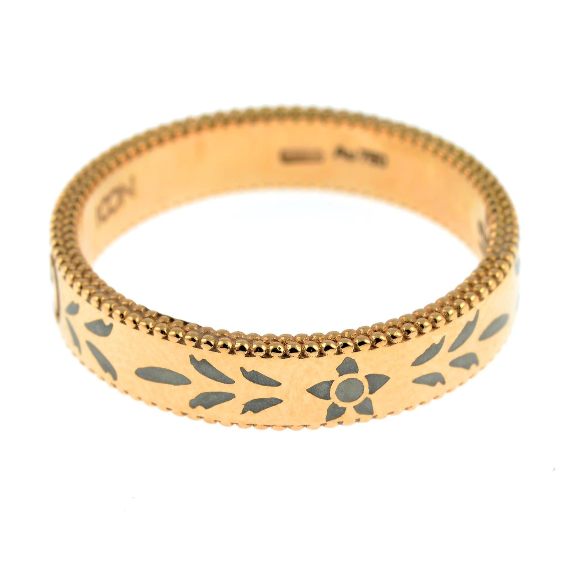 An 18ct gold 'Icon Blooms' enamel floral band ring, by Gucci. - Bild 3 aus 5
