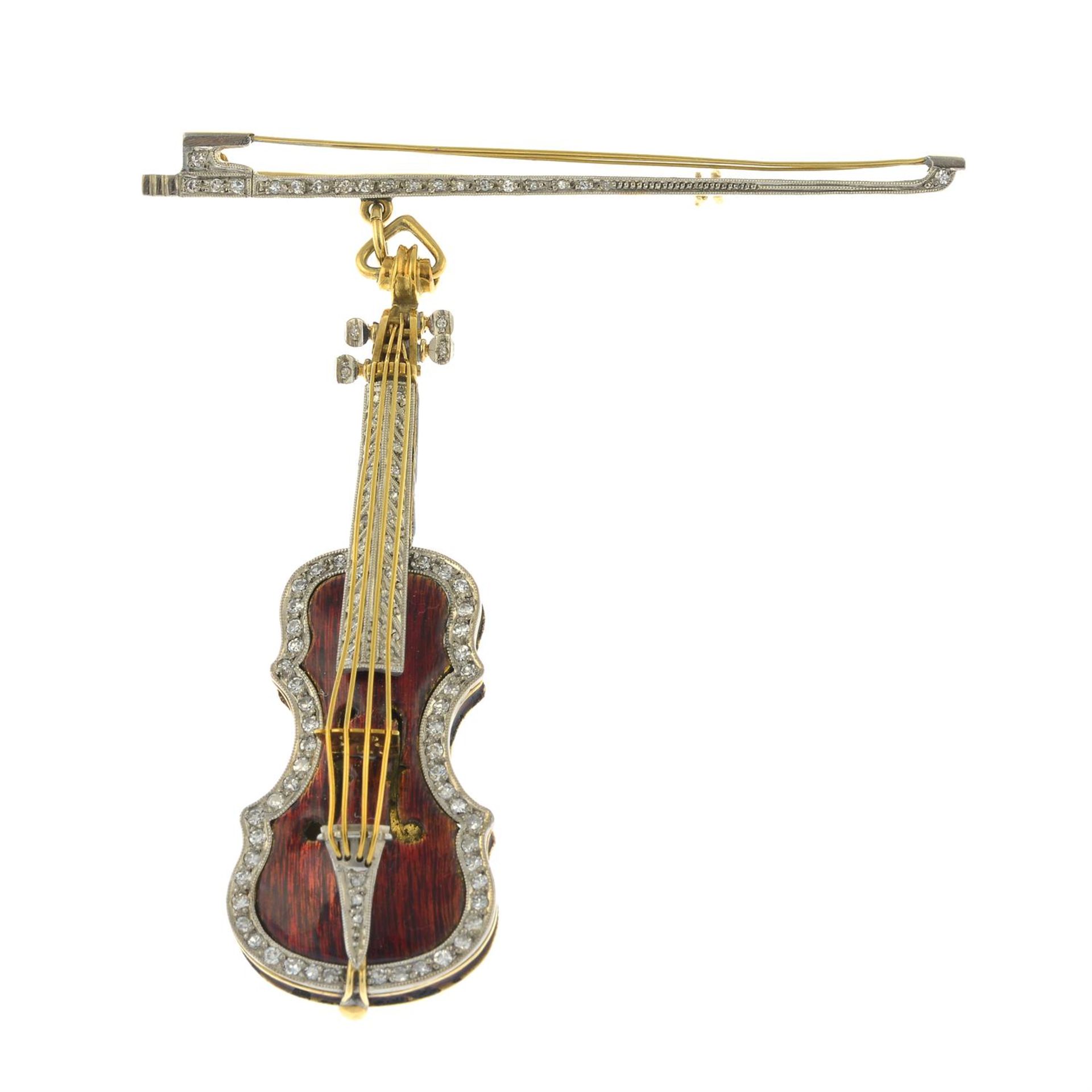 A single-cut diamond and enamel violin brooch, the violin suspended from a single-cut diamond bow. - Bild 2 aus 5