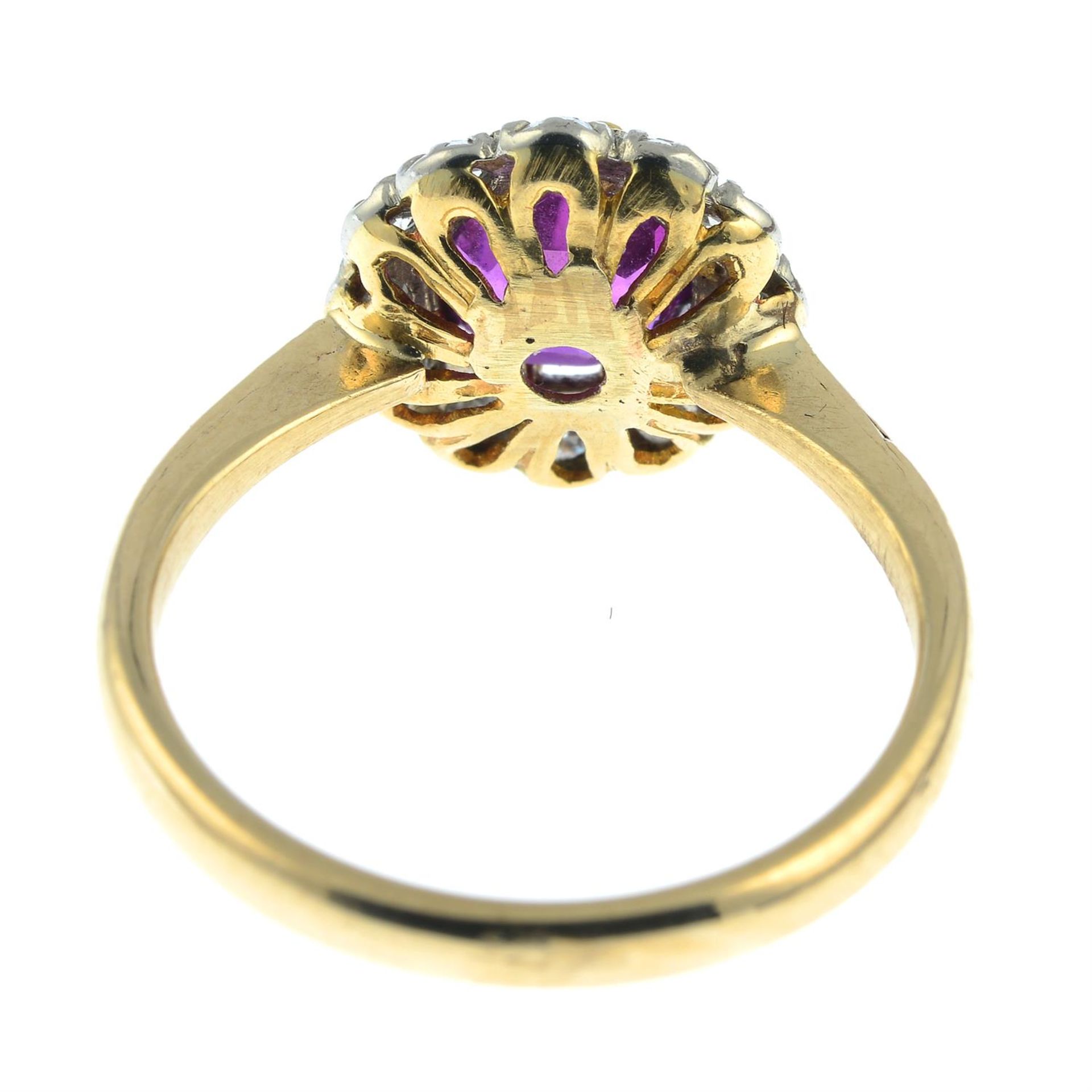 A Sri Lankan pink sapphire and single-cut diamond cluster ring. - Bild 4 aus 5