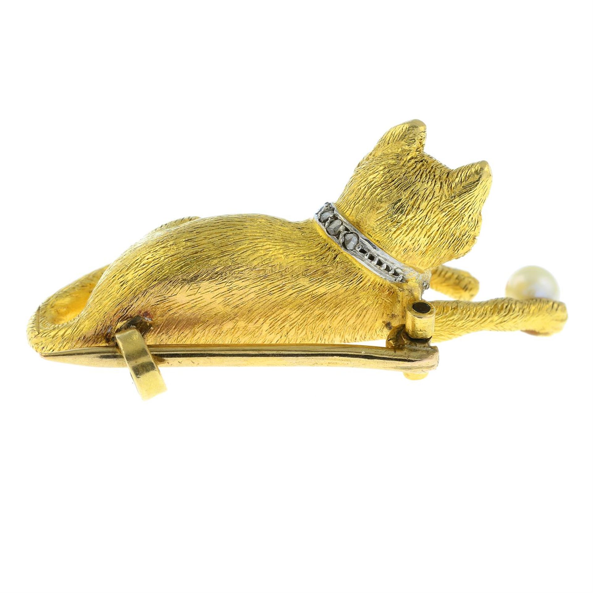 An early 20th century gold cat brooch, with emerald eyes and diamond point collar, - Image 3 of 5